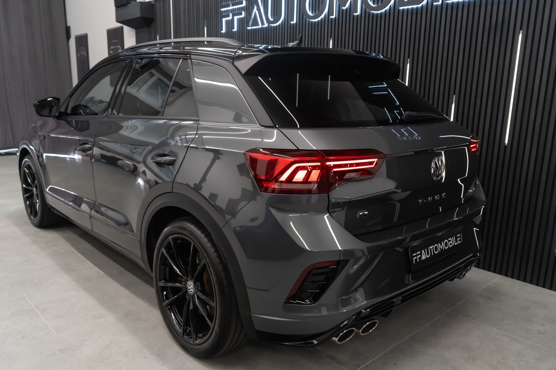VW T-Roc 2.0 TSI R DSG 4Motion-image-10