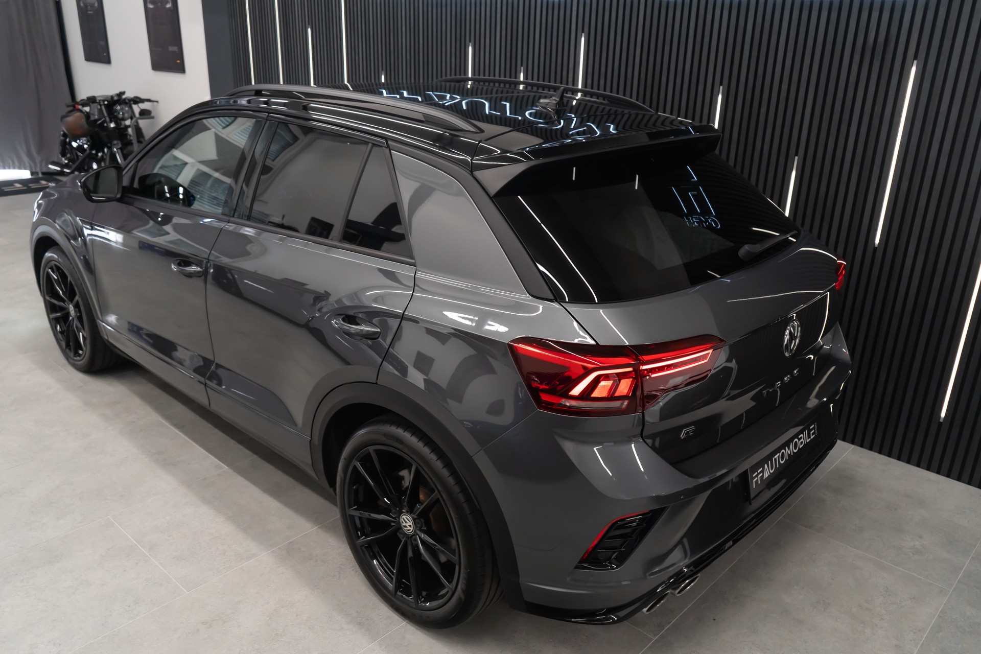 VW T-Roc 2.0 TSI R DSG 4Motion-image-14