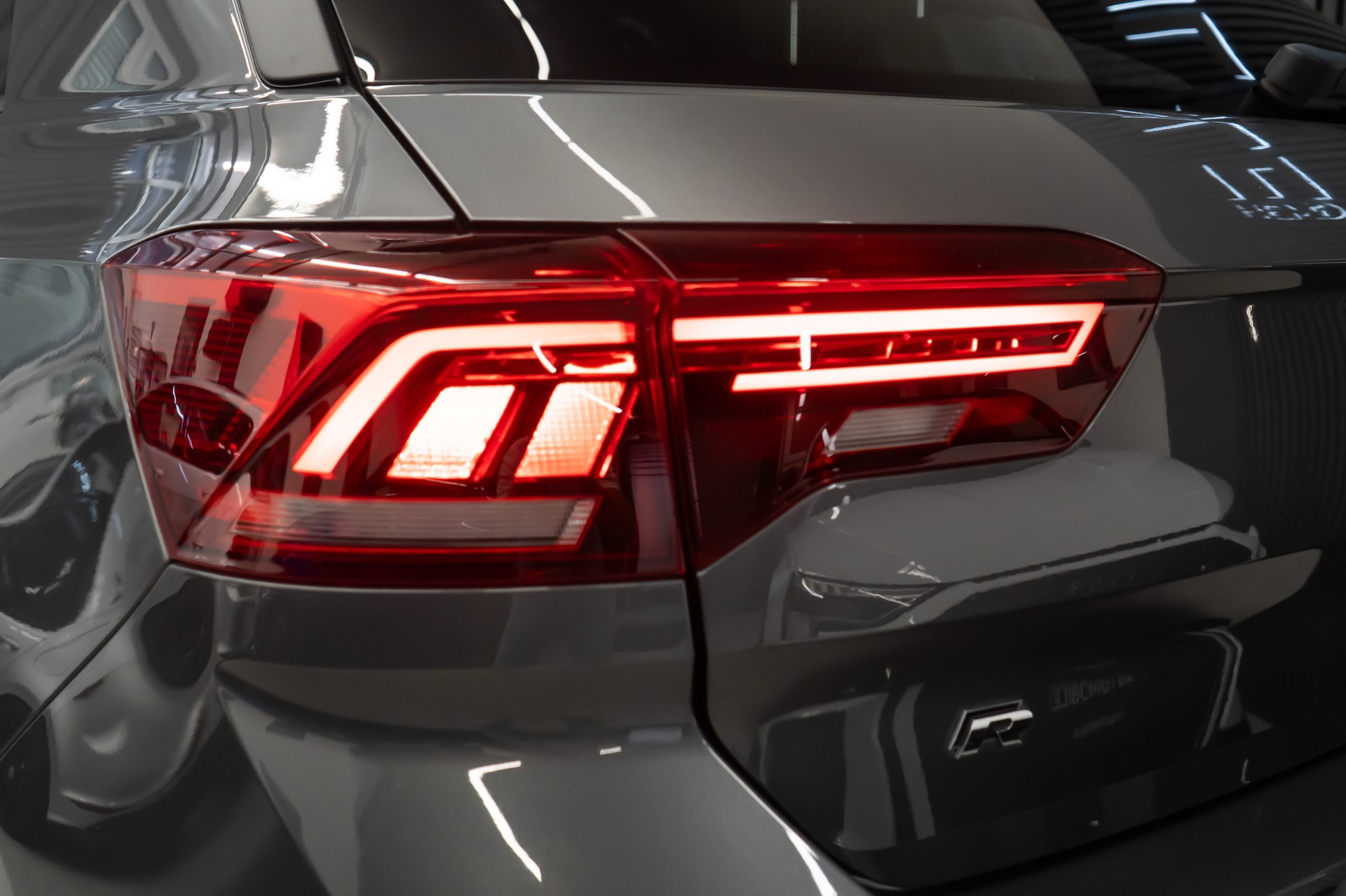 VW T-Roc 2.0 TSI R DSG 4Motion-image-12