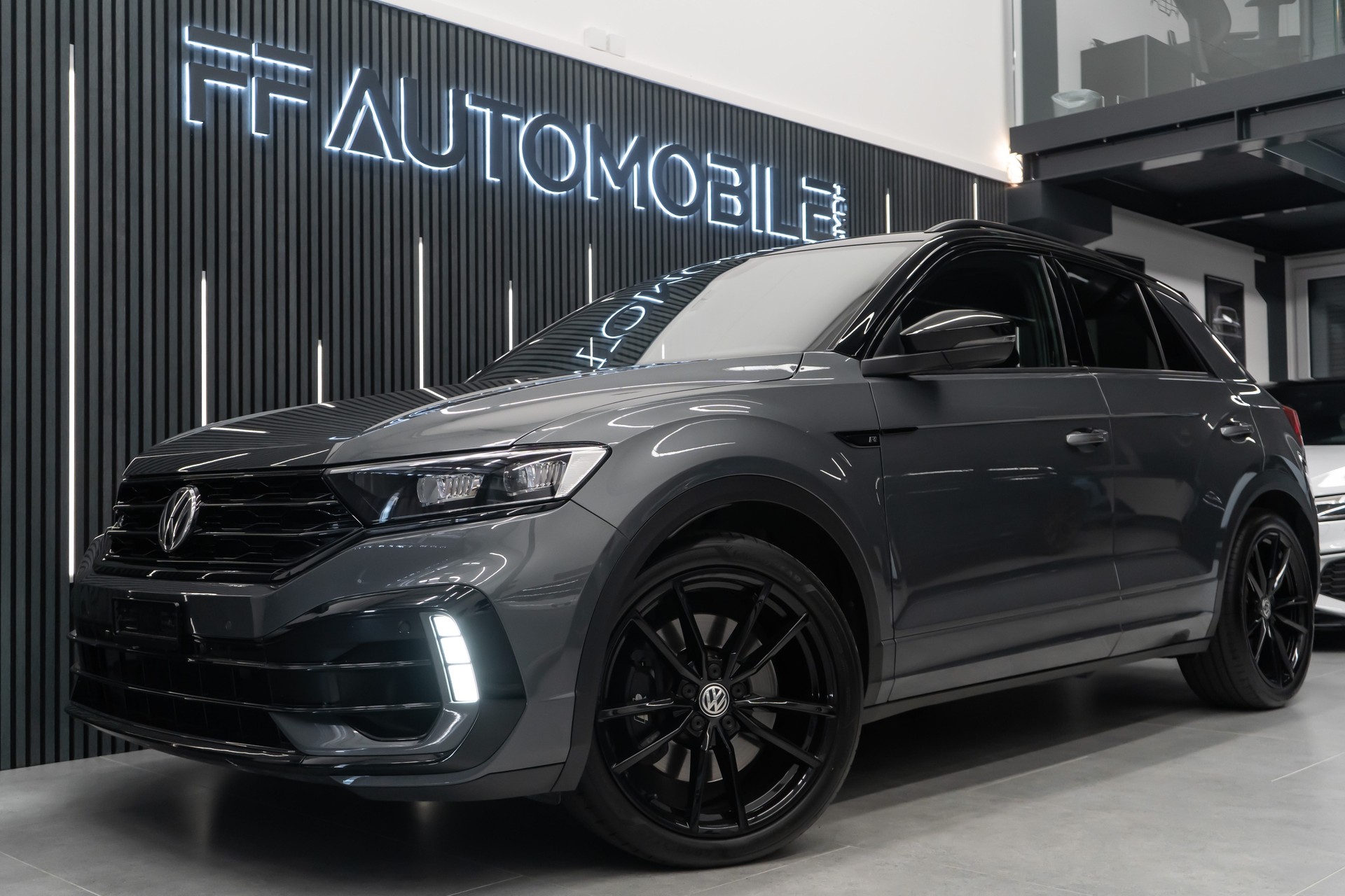VW T-Roc 2.0 TSI R DSG 4Motion-image-0