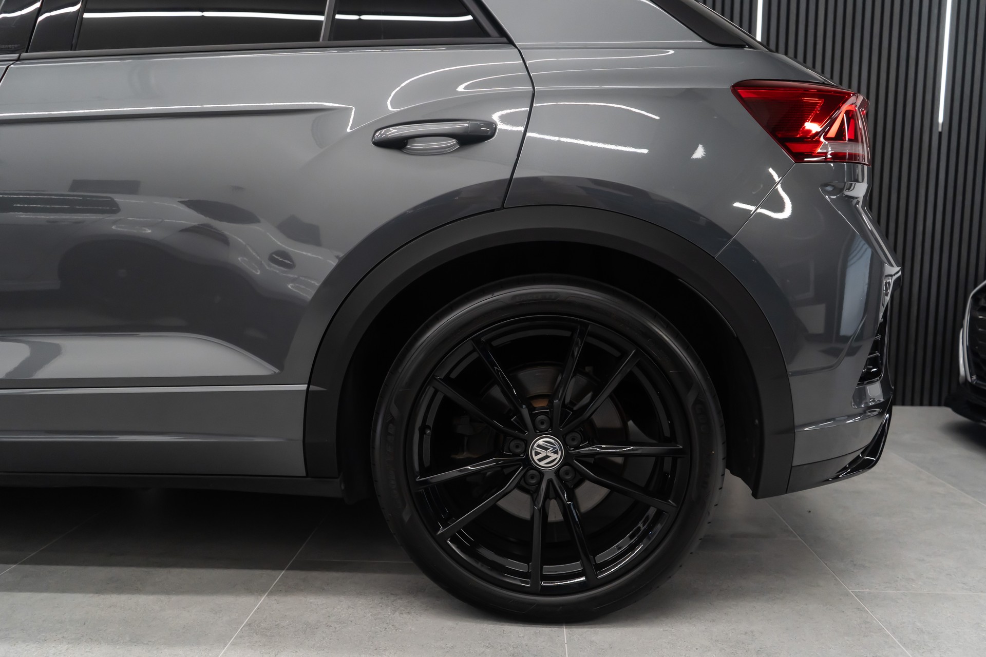 VW T-Roc 2.0 TSI R DSG 4Motion-image-9