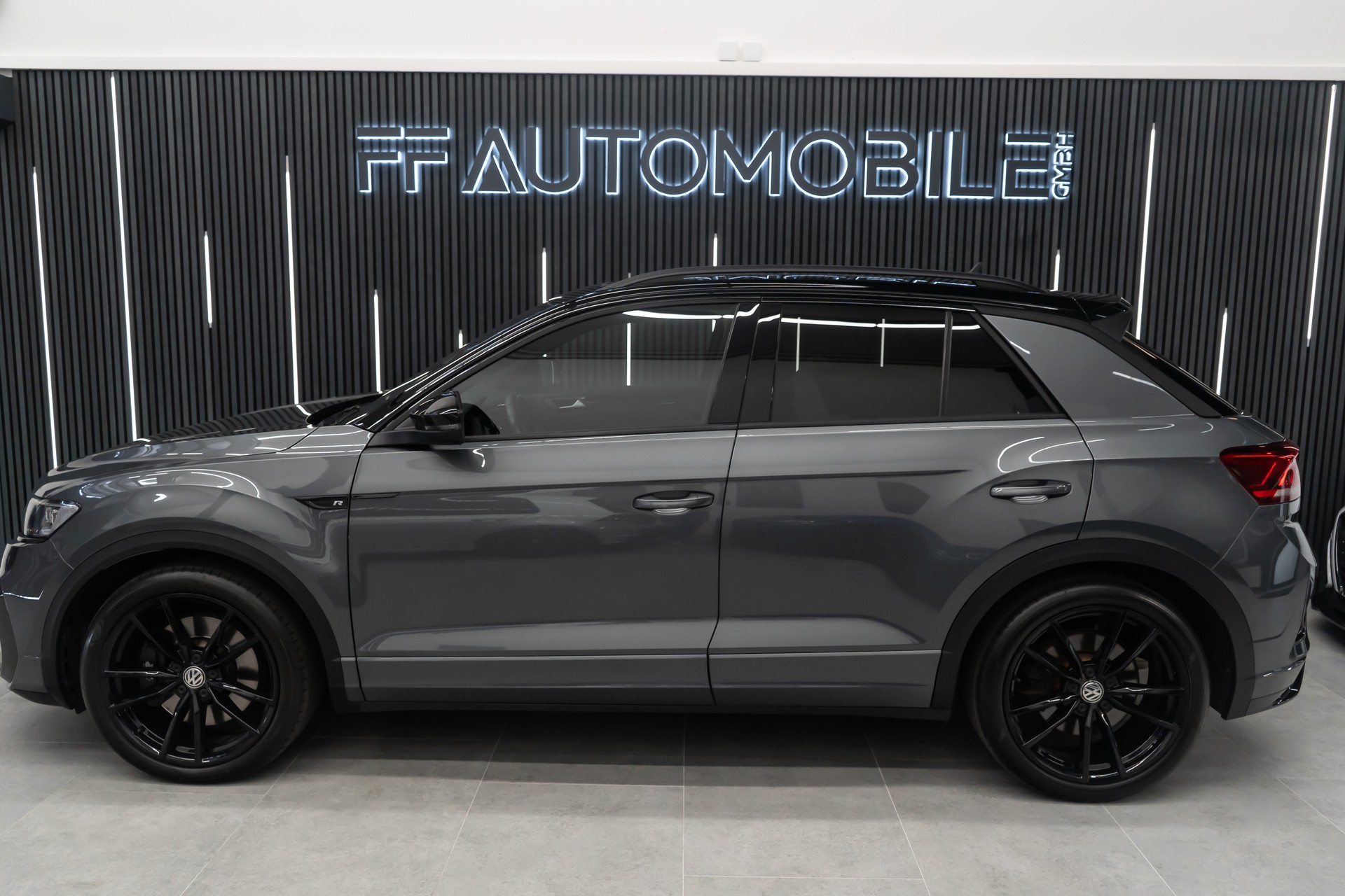 VW T-Roc 2.0 TSI R DSG 4Motion-image-8