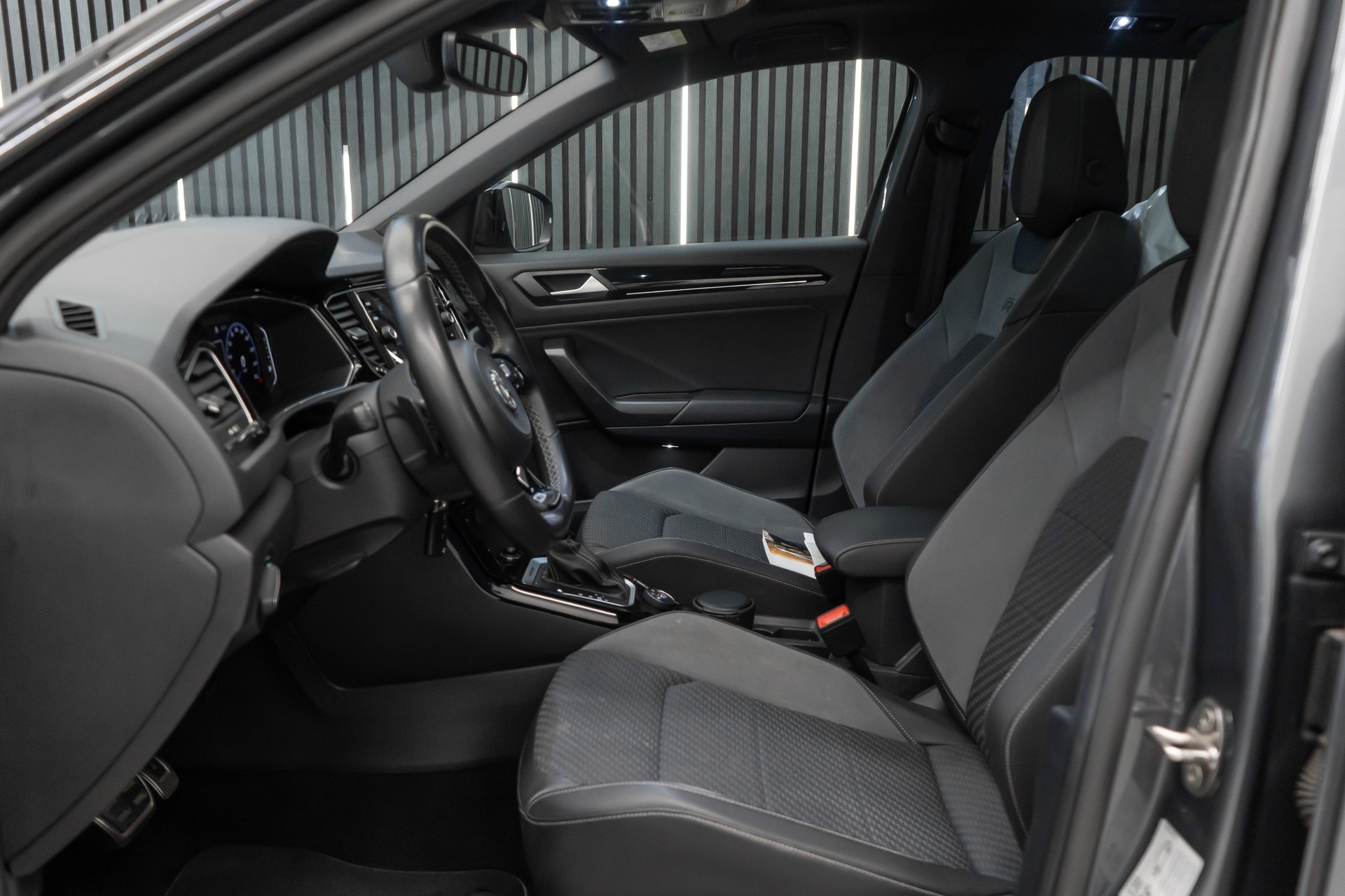 VW T-Roc 2.0 TSI R DSG 4Motion-image-15