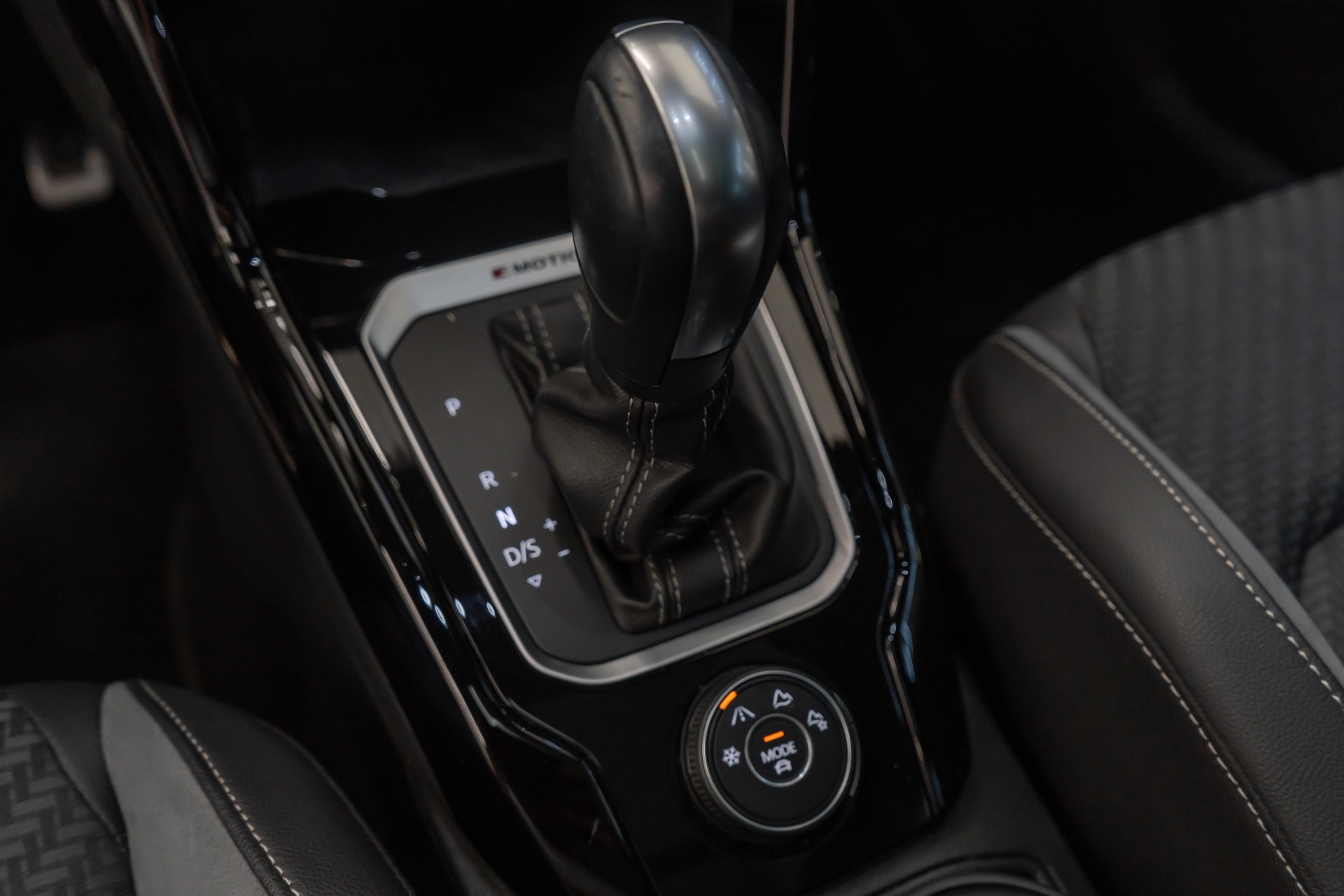 VW T-Roc 2.0 TSI R DSG 4Motion-image-23