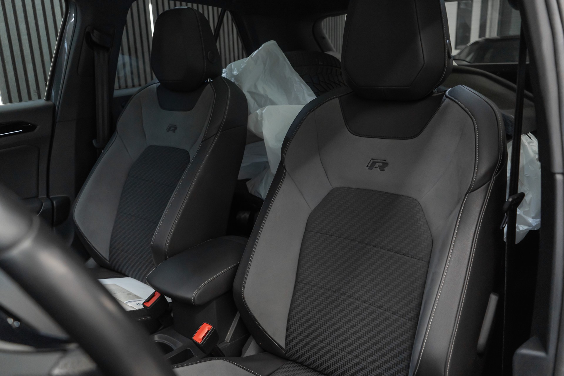 VW T-Roc 2.0 TSI R DSG 4Motion-image-16