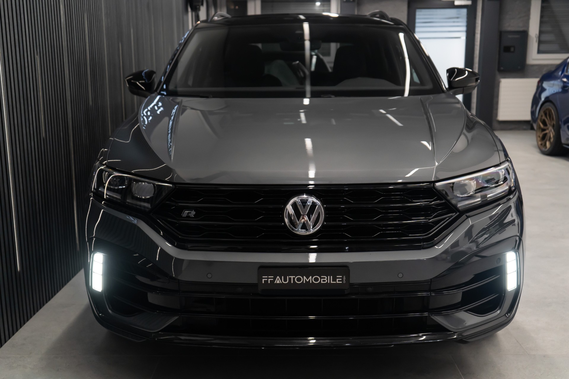 VW T-Roc 2.0 TSI R DSG 4Motion-image-5