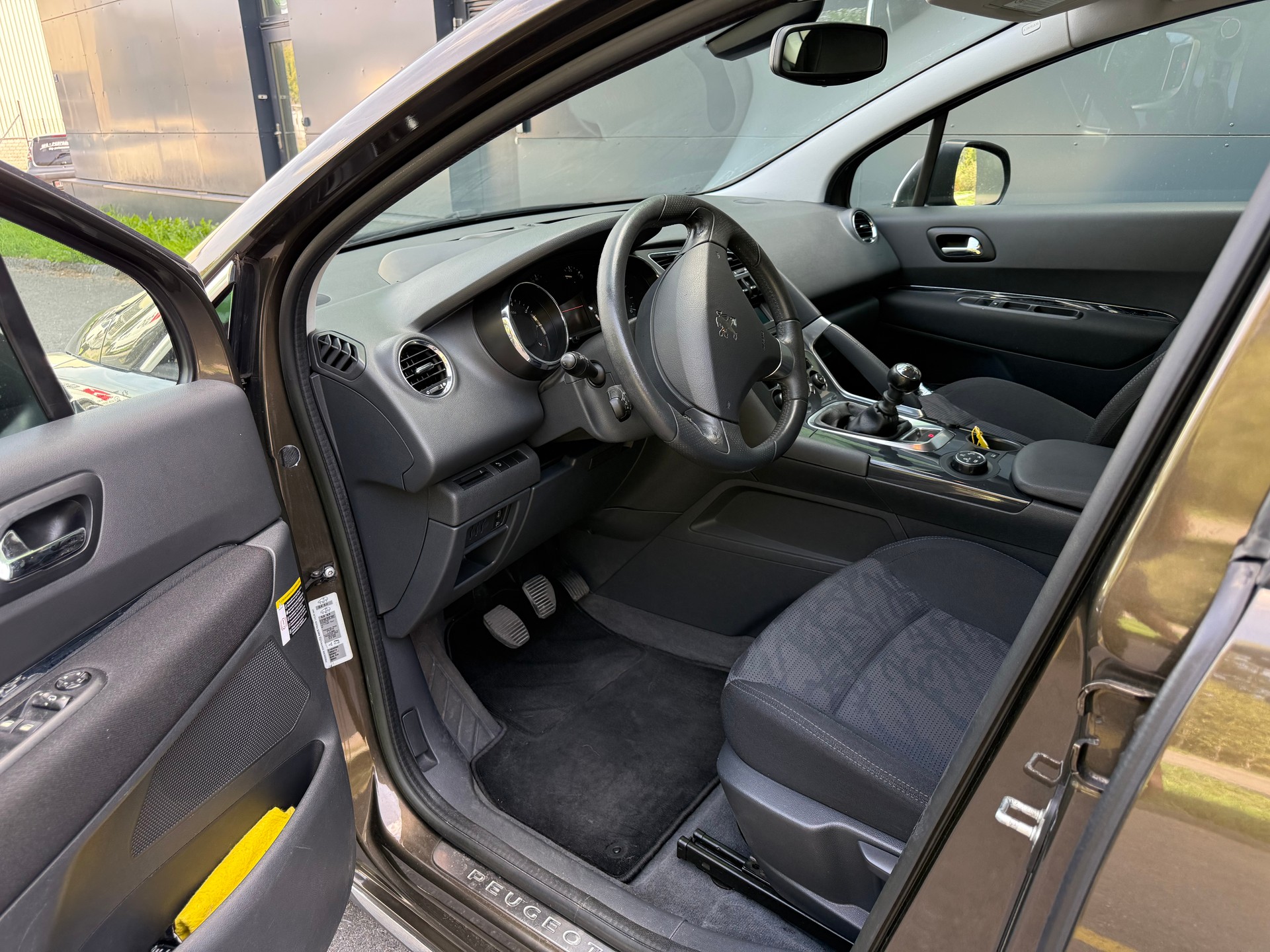 PEUGEOT 3008 1.6 16V T Platinum-image-1