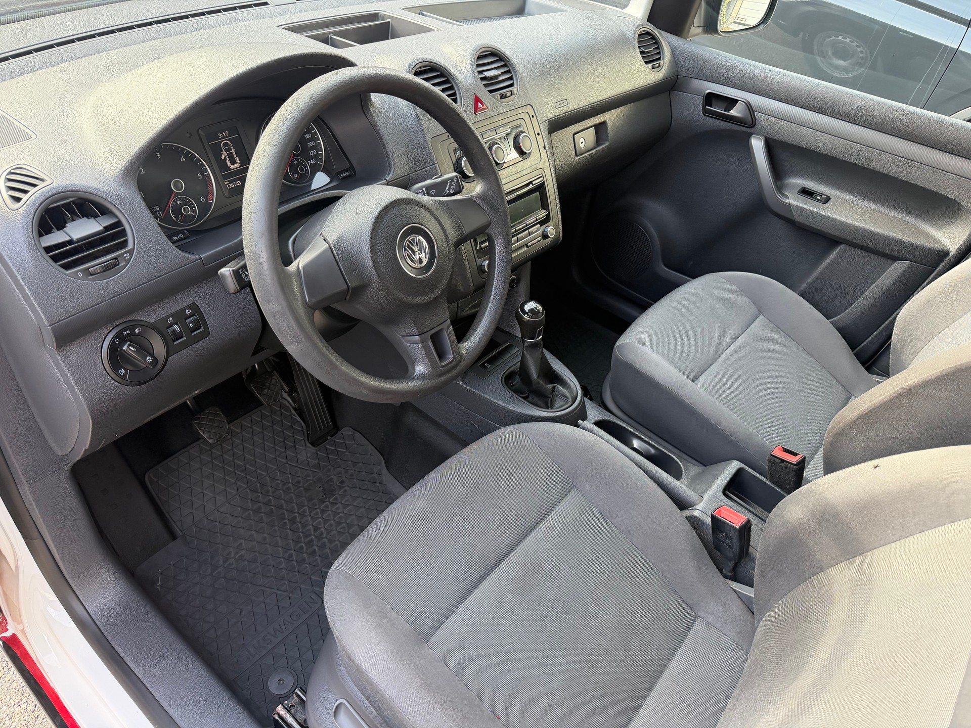 VW Caddy Maxi 2.0 TDI 4Motion-image-4