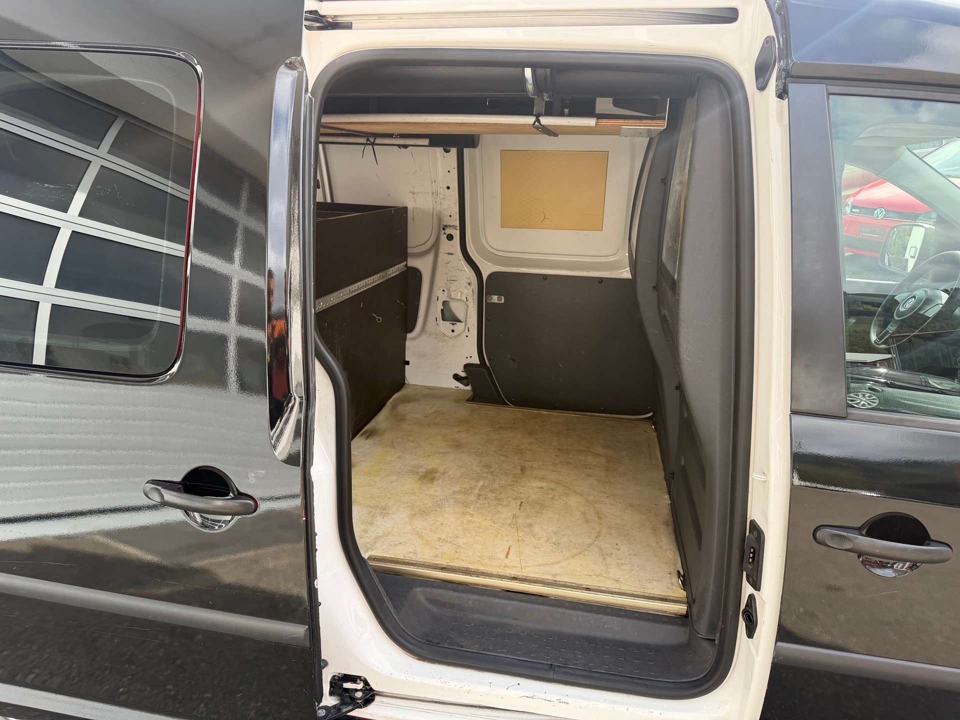 VW Caddy Maxi 2.0 TDI 4Motion-image-8