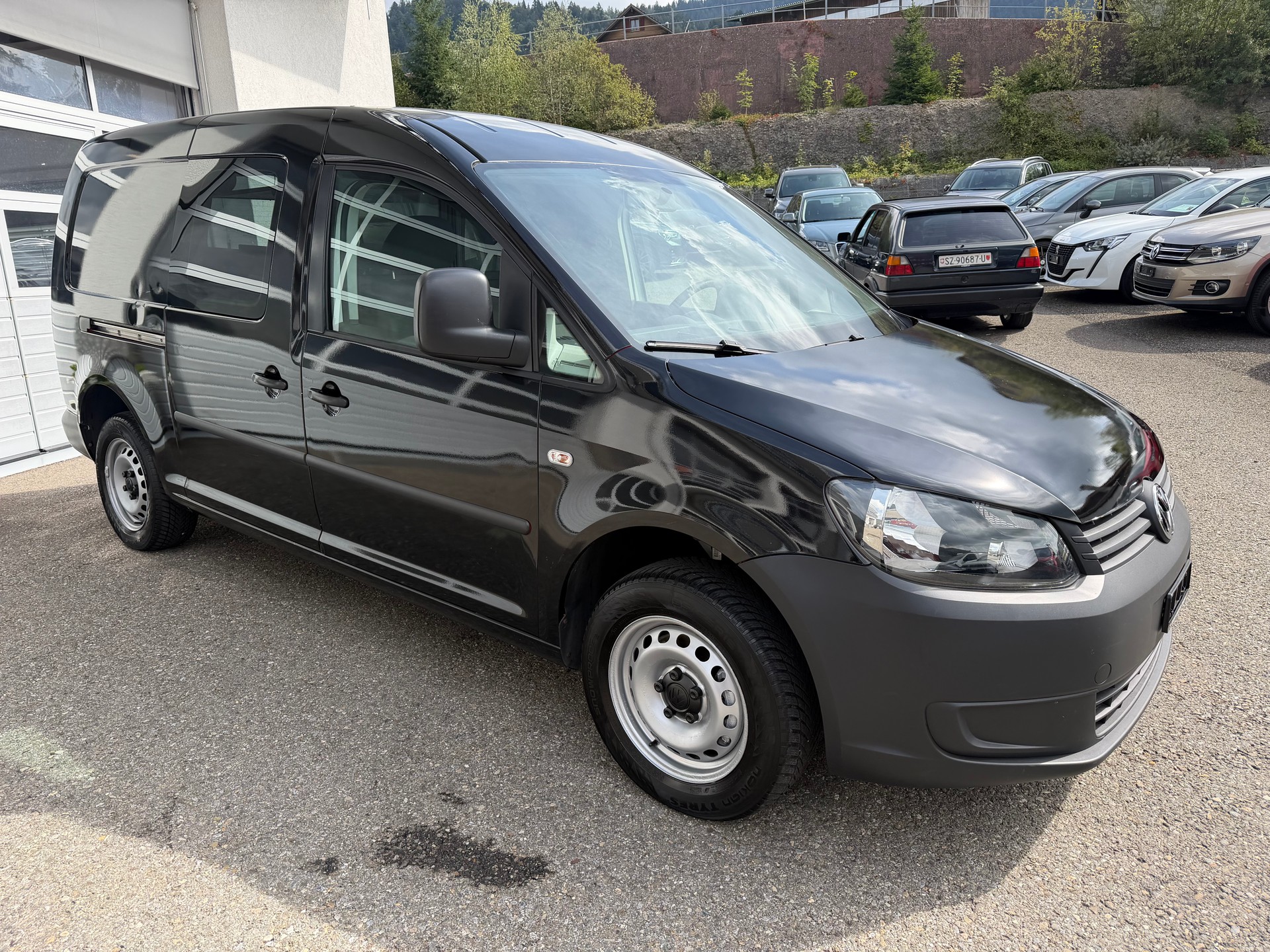 VW Caddy Maxi 2.0 TDI 4Motion-image-3