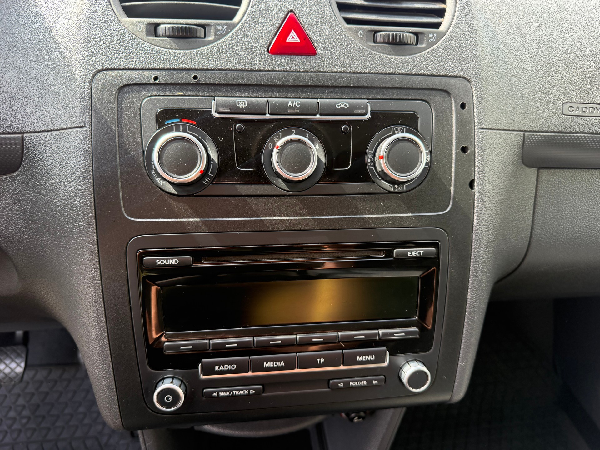 VW Caddy Maxi 2.0 TDI 4Motion-image-6