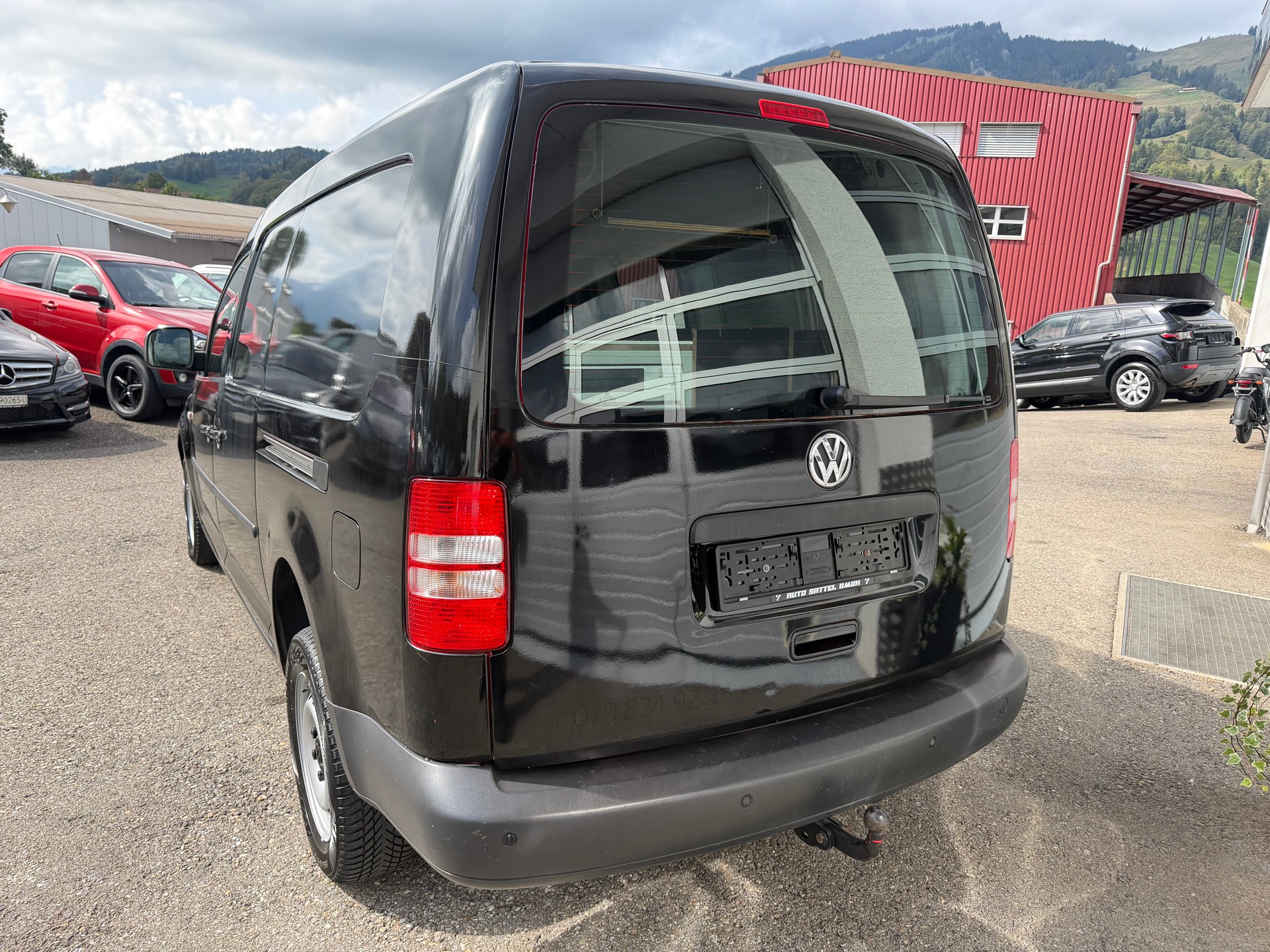 VW Caddy Maxi 2.0 TDI 4Motion-image-2