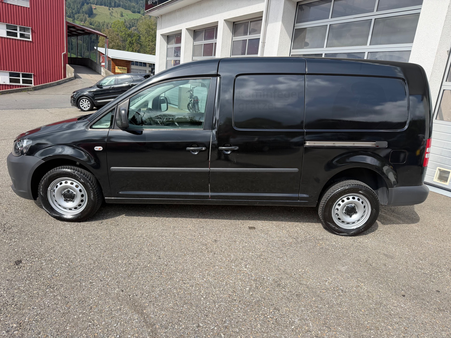 VW Caddy Maxi 2.0 TDI 4Motion-image-1