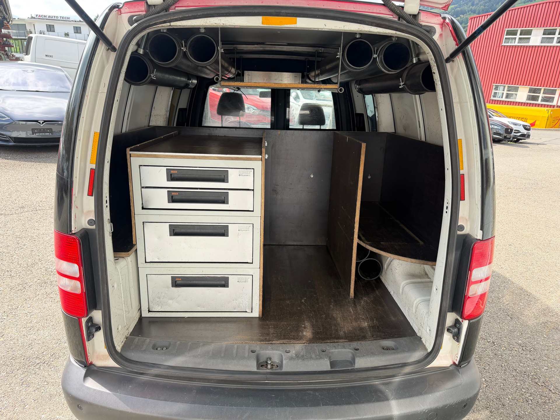 VW Caddy Maxi 2.0 TDI 4Motion-image-7