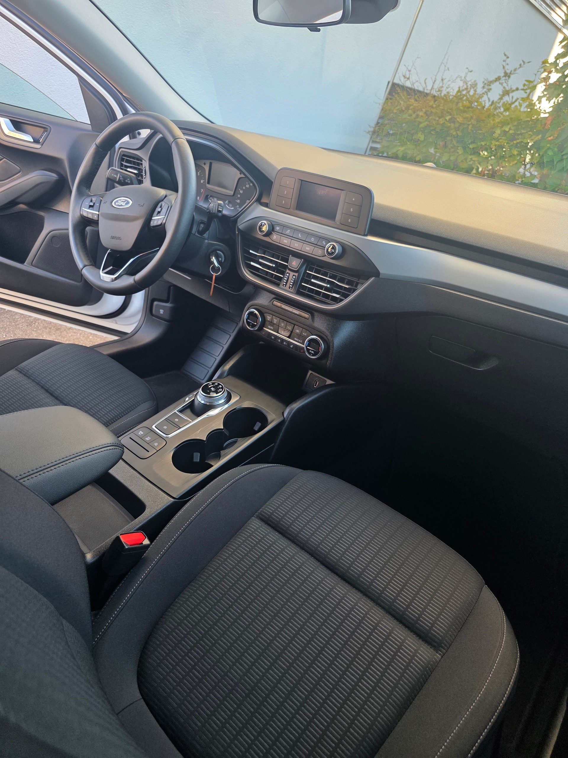 FORD Focus 1.0 SCTi Trend Automatic-image-12