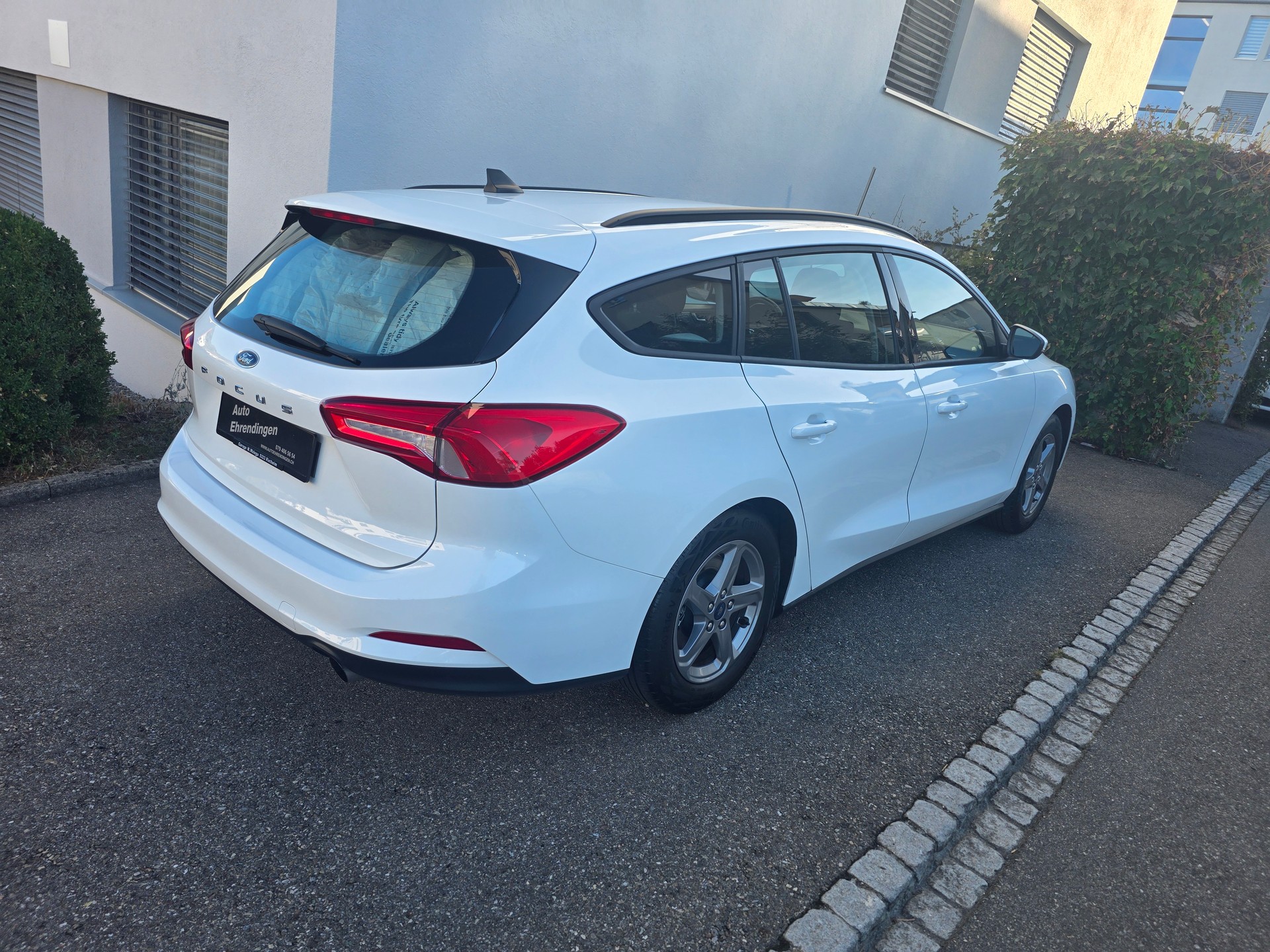 FORD Focus 1.0 SCTi Trend Automatic-image-4