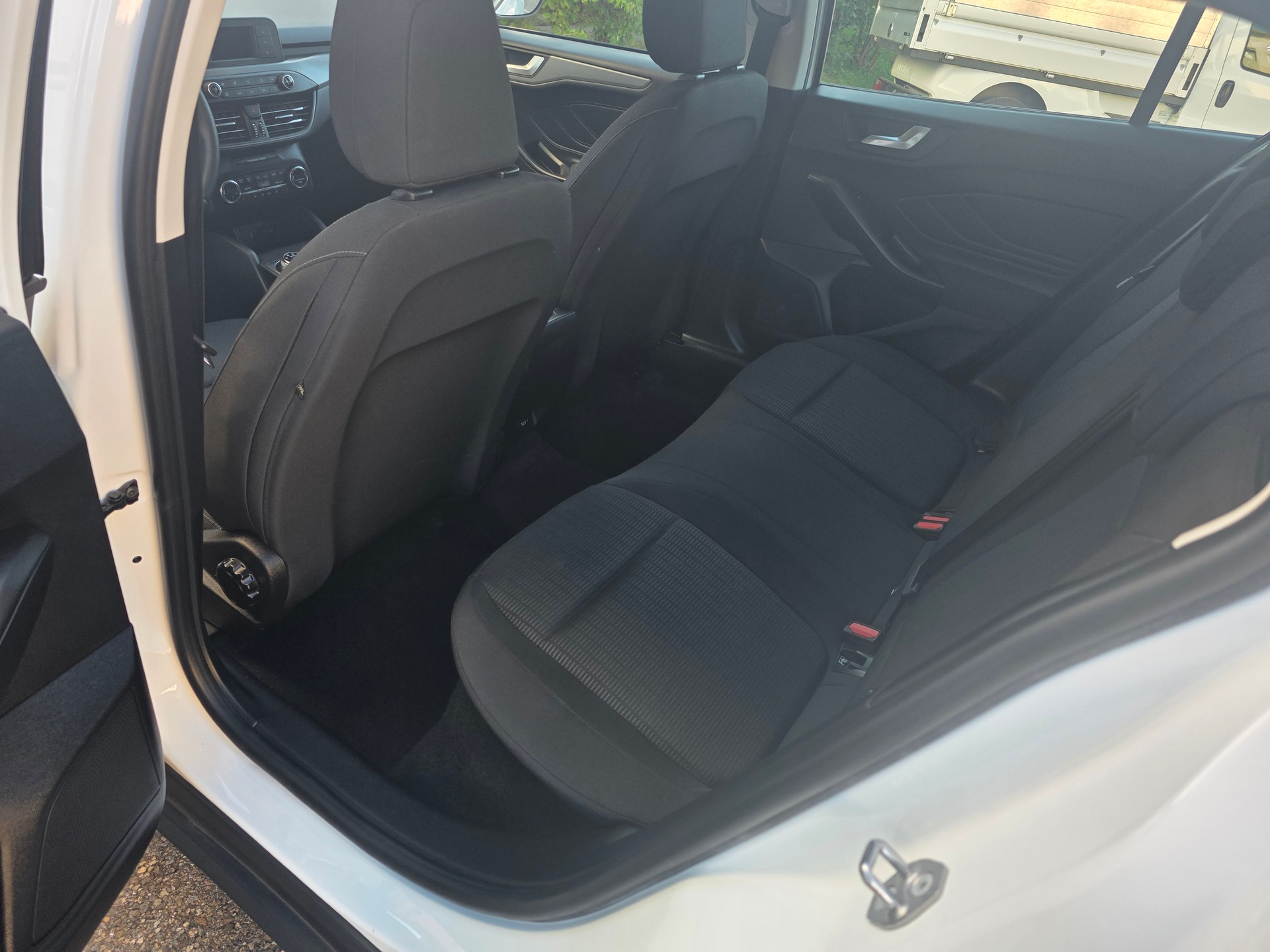 FORD Focus 1.0 SCTi Trend Automatic-image-8
