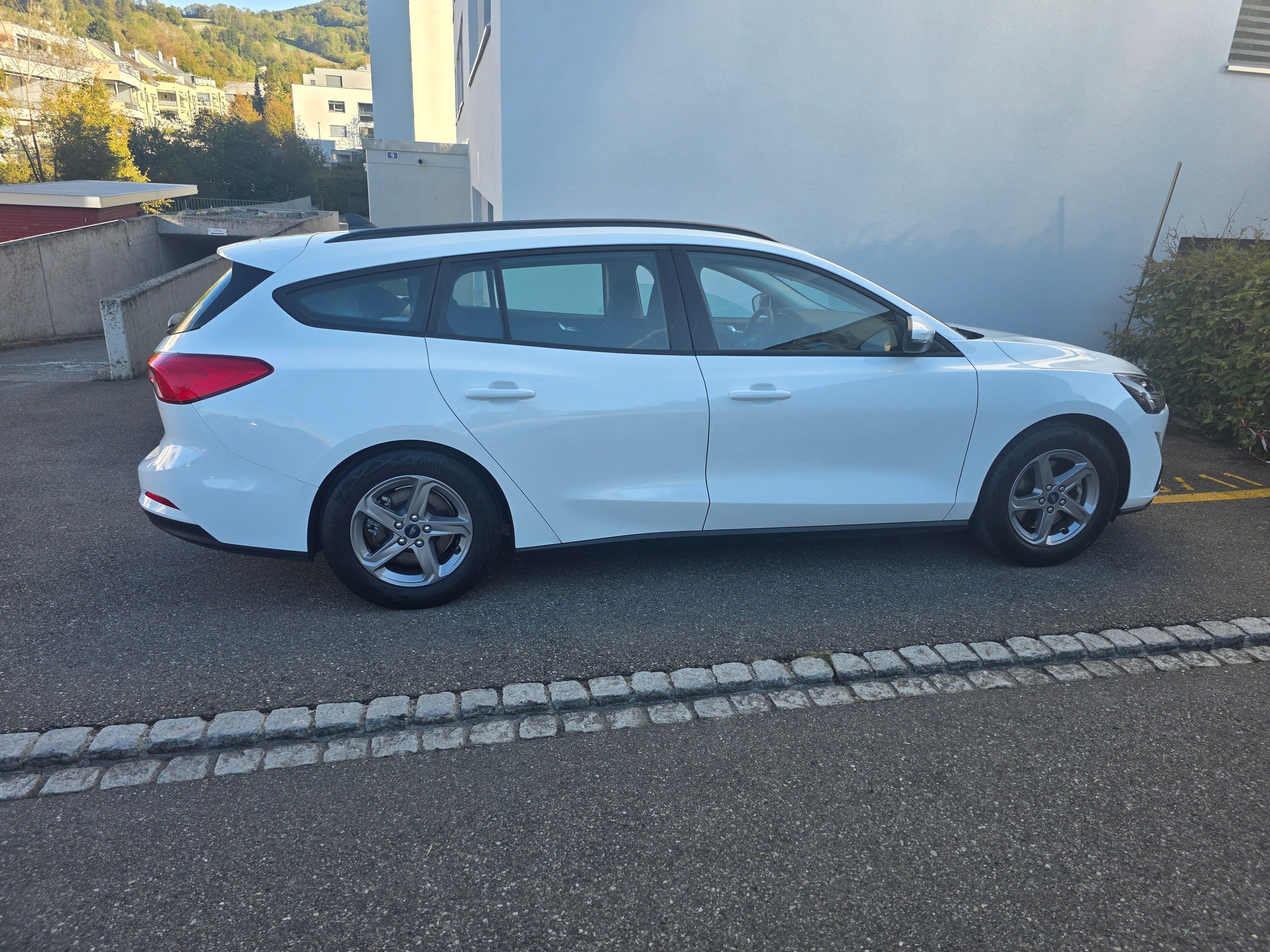 FORD Focus 1.0 SCTi Trend Automatic-image-3