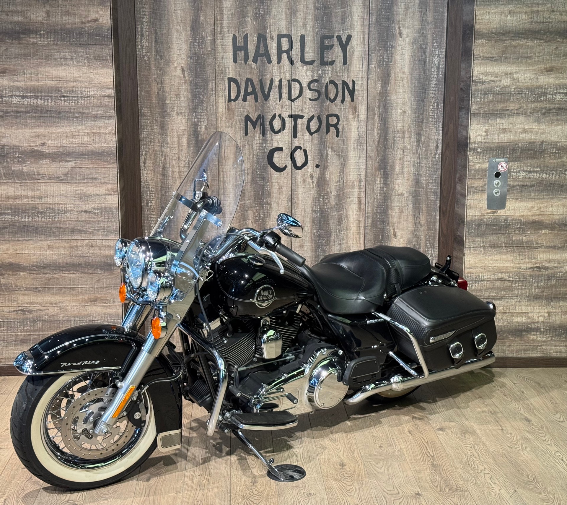HARLEY-DAVIDSON FLHRC Road King Classic ABS-showroom-element-2