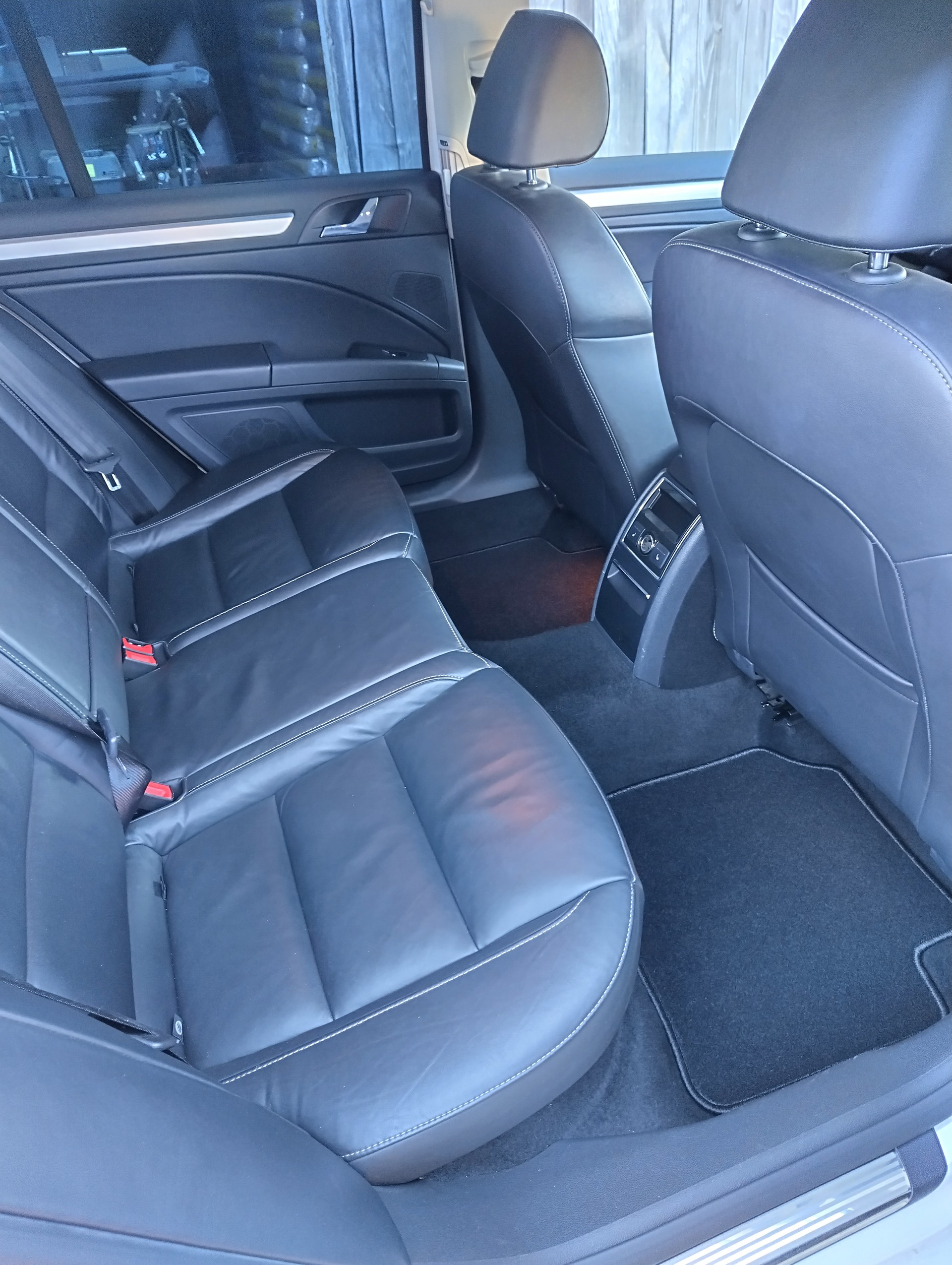 SKODA 1.8 TSI Elegance DSG-image-5