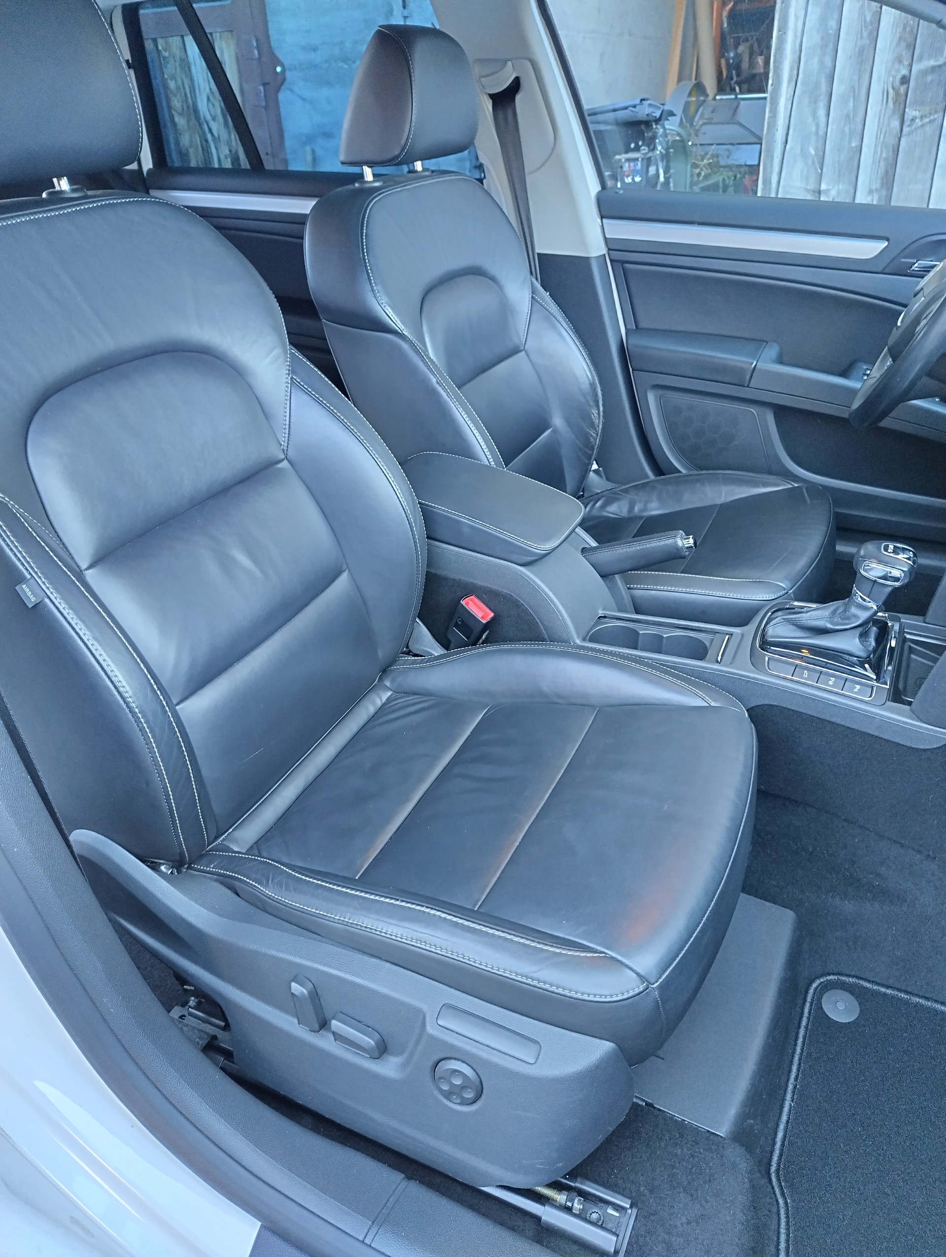 SKODA 1.8 TSI Elegance DSG-image-7