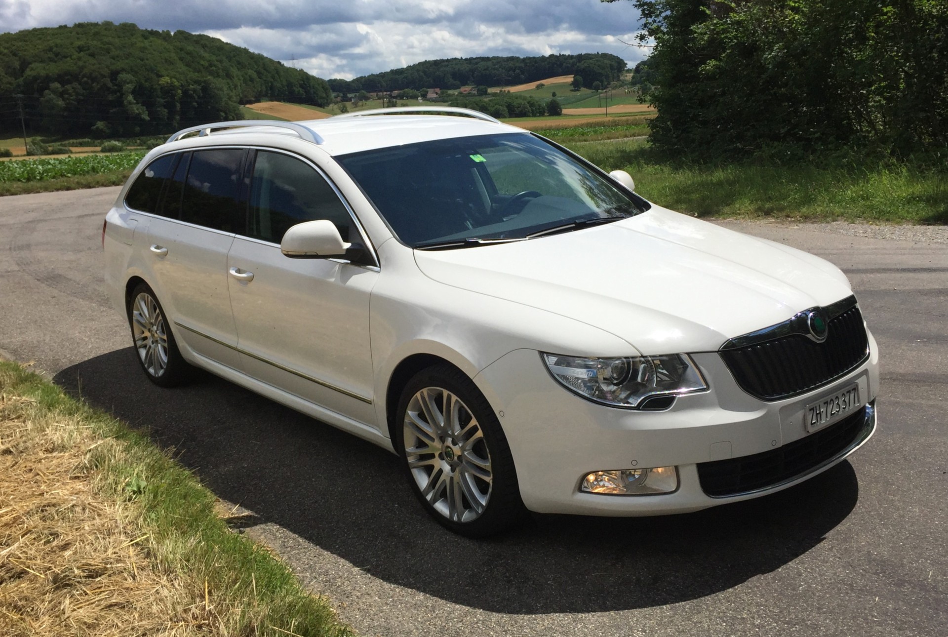 SKODA 1.8 TSI Elegance DSG-image-1
