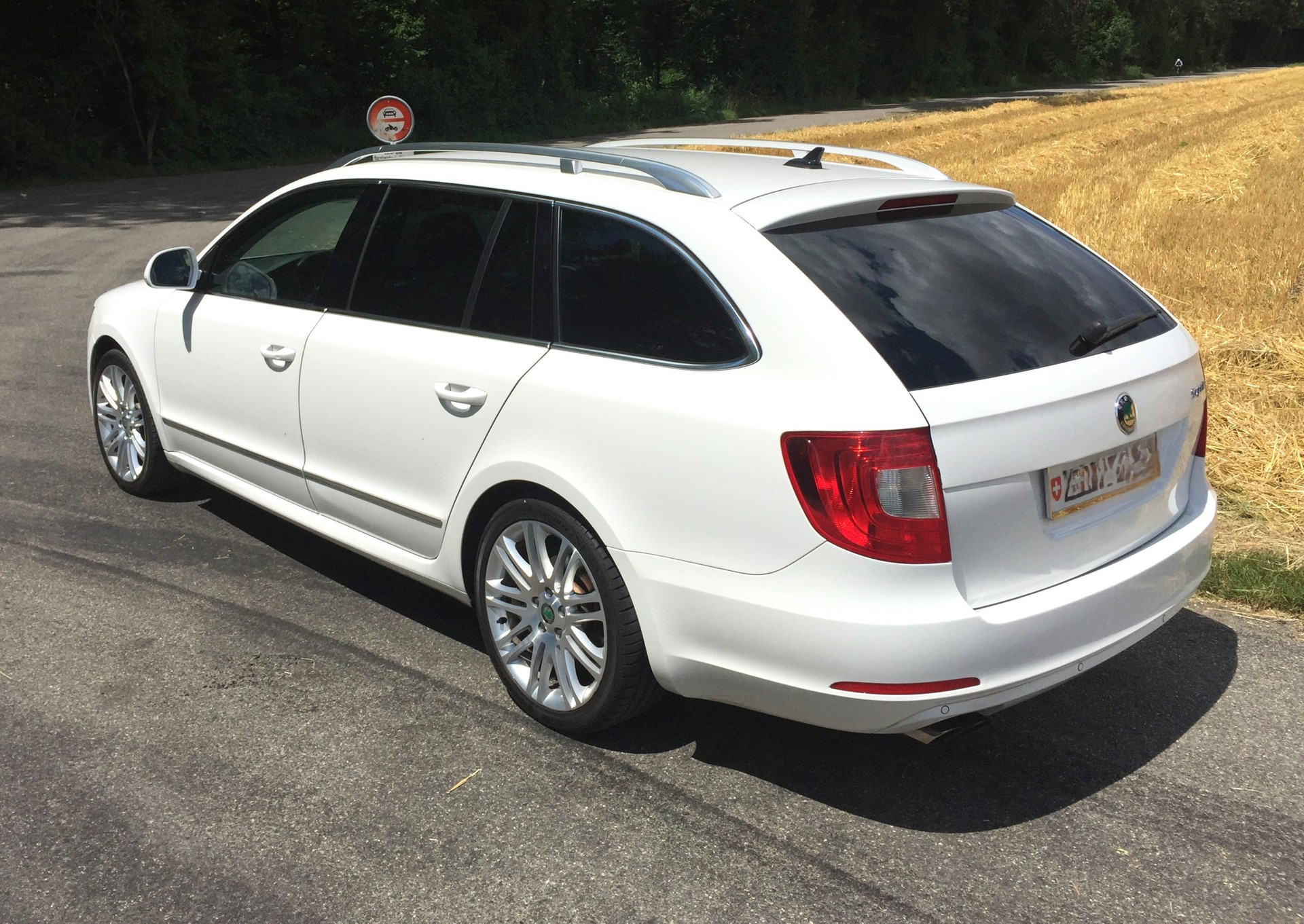 SKODA 1.8 TSI Elegance DSG-image-2