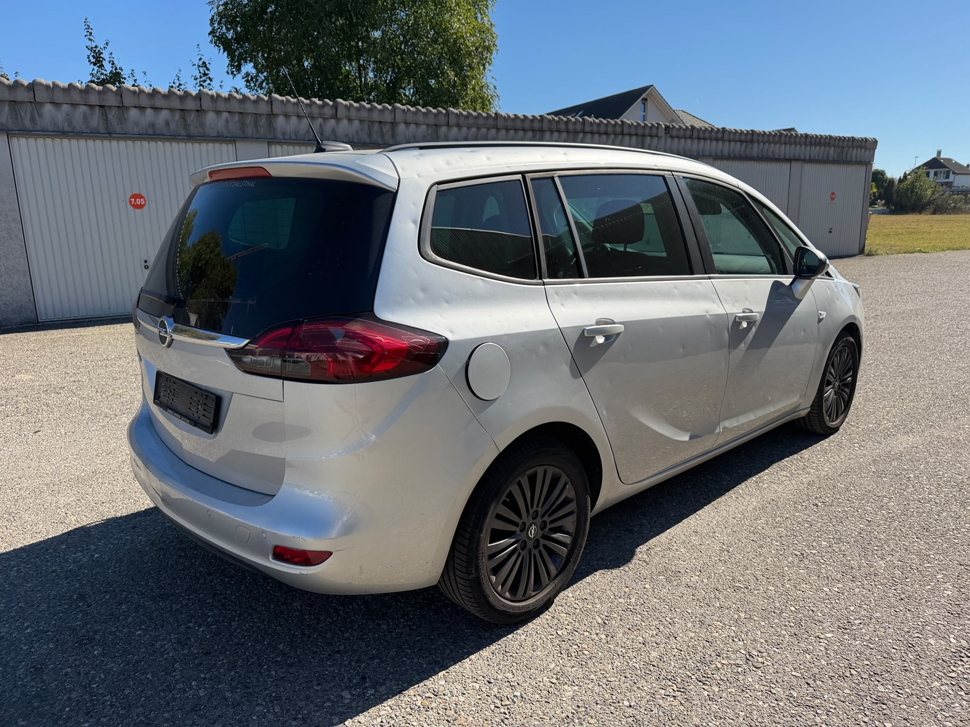 OPEL Zafira 1.6i Turbo 120 Years Automatic-image-3