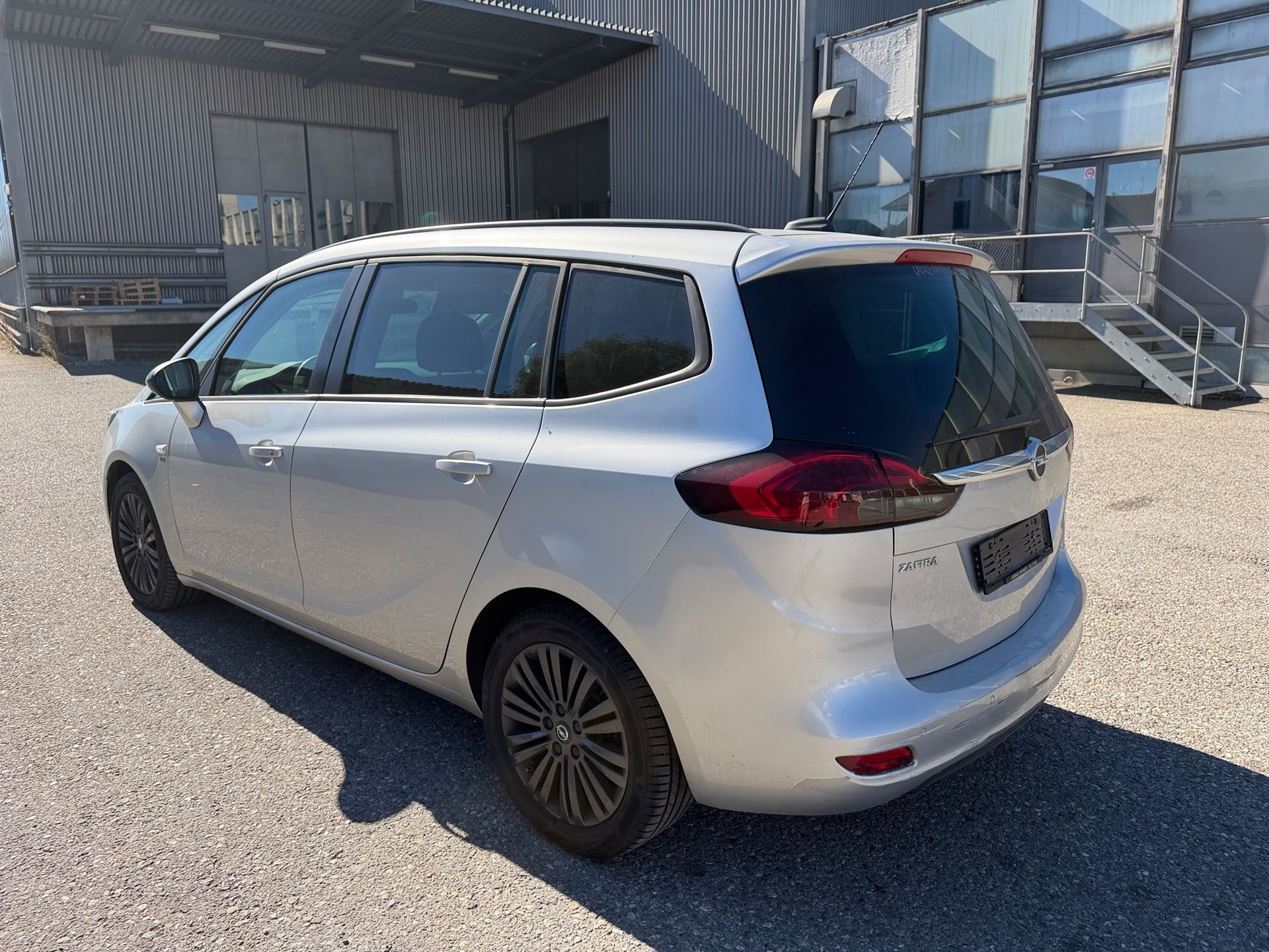 OPEL Zafira 1.6i Turbo 120 Years Automatic-image-4