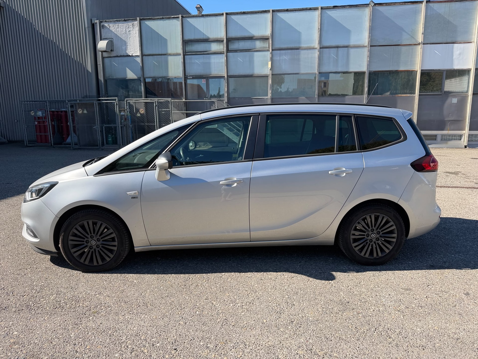 OPEL Zafira 1.6i Turbo 120 Years Automatic-image-5