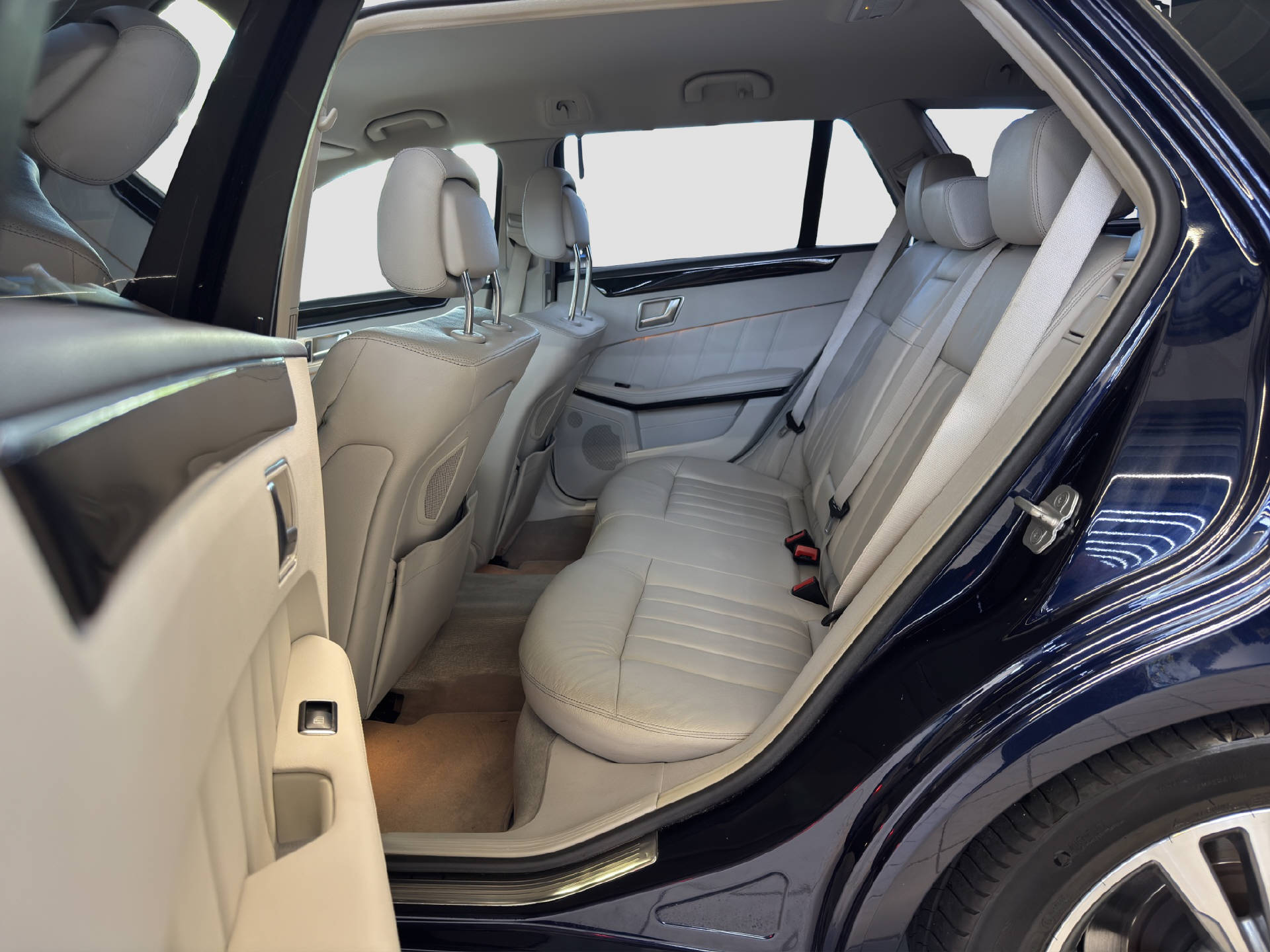MERCEDES-BENZ E 400 V6 Avantgarde Kombi-image-12