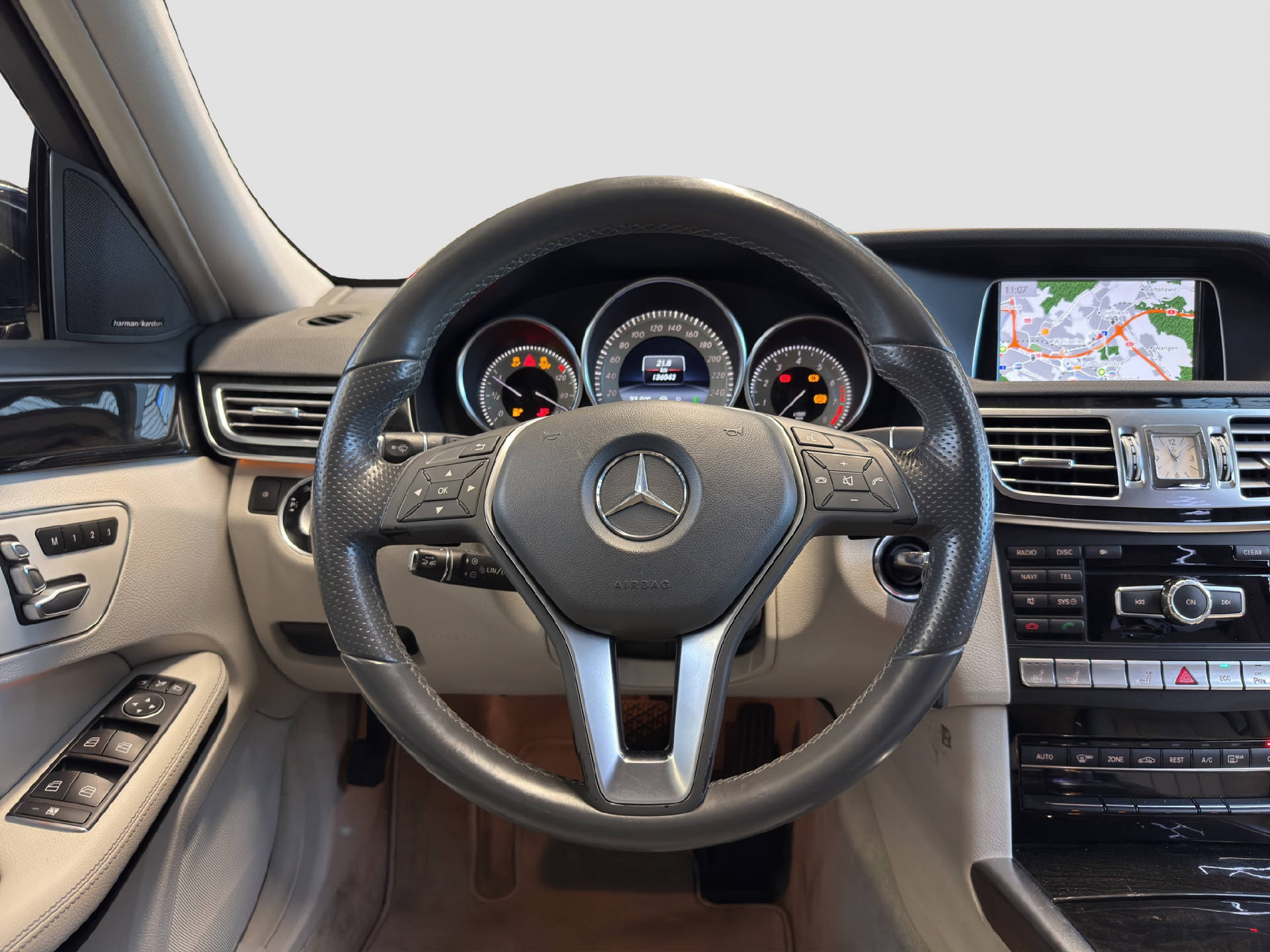 MERCEDES-BENZ E 400 V6 Avantgarde Kombi-image-8