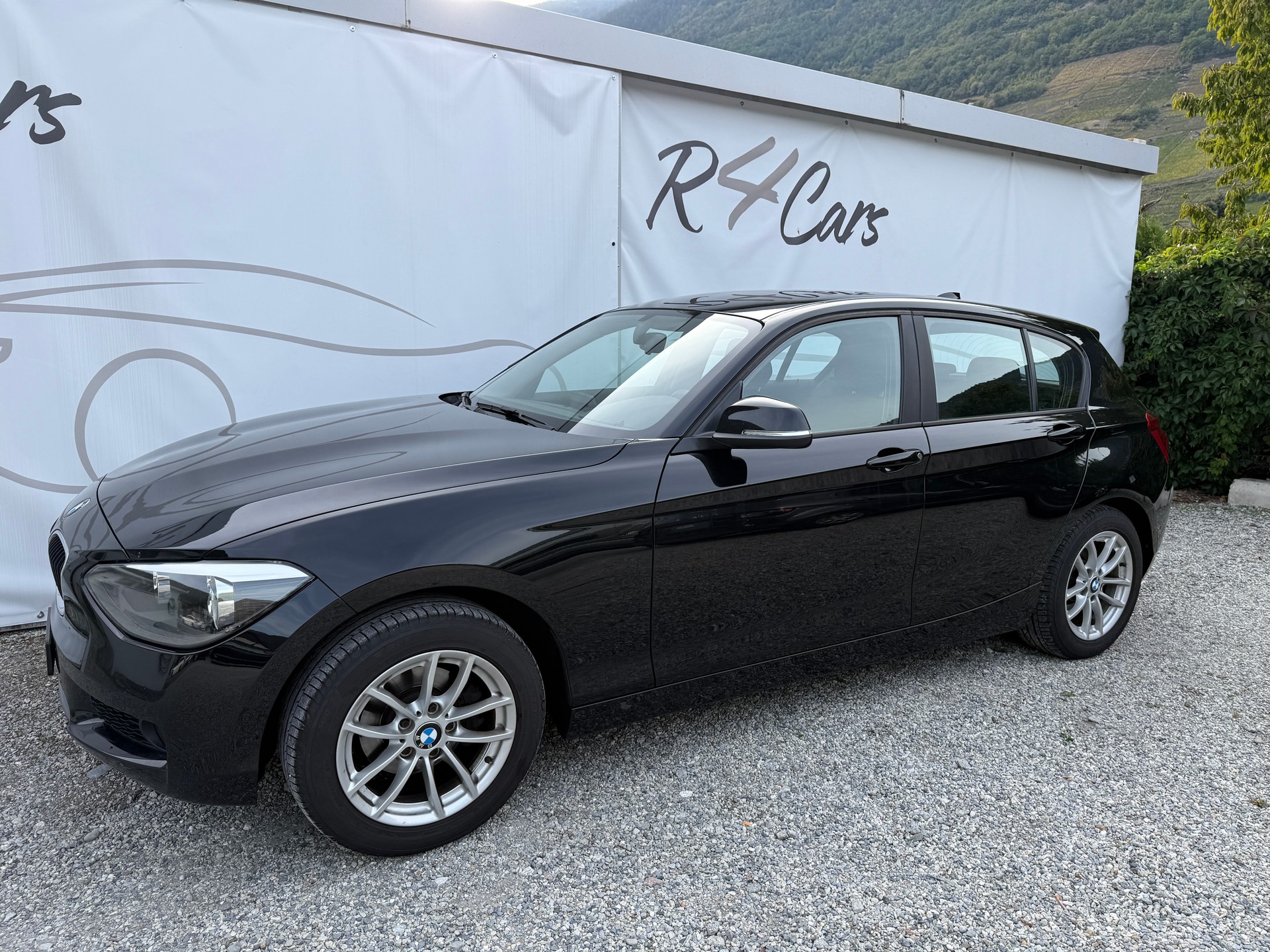 BMW 116i-image-0