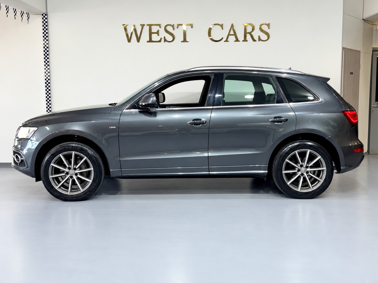 AUDI Q5 2.0 TFSI S-Line quattro-image-1