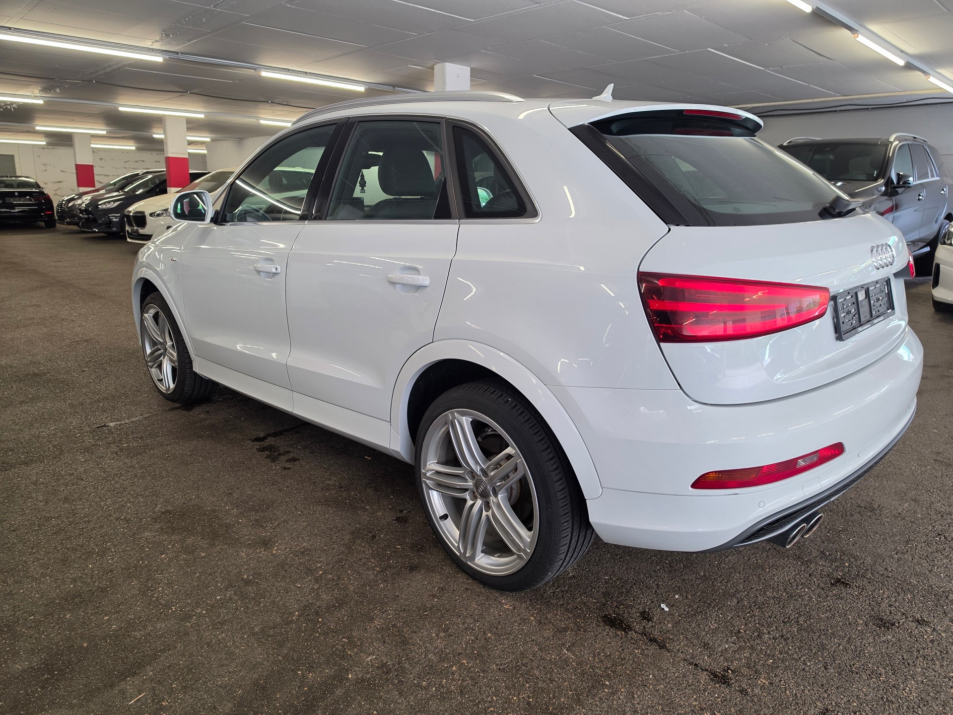 AUDI Q3 2.0 TDI quattro S-tronic-image-1