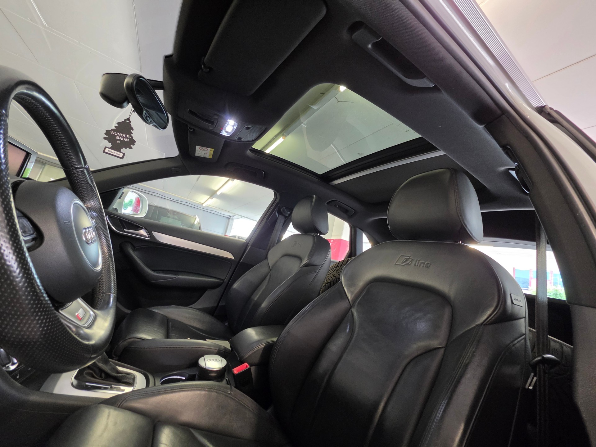 AUDI Q3 2.0 TDI quattro S-tronic-image-11