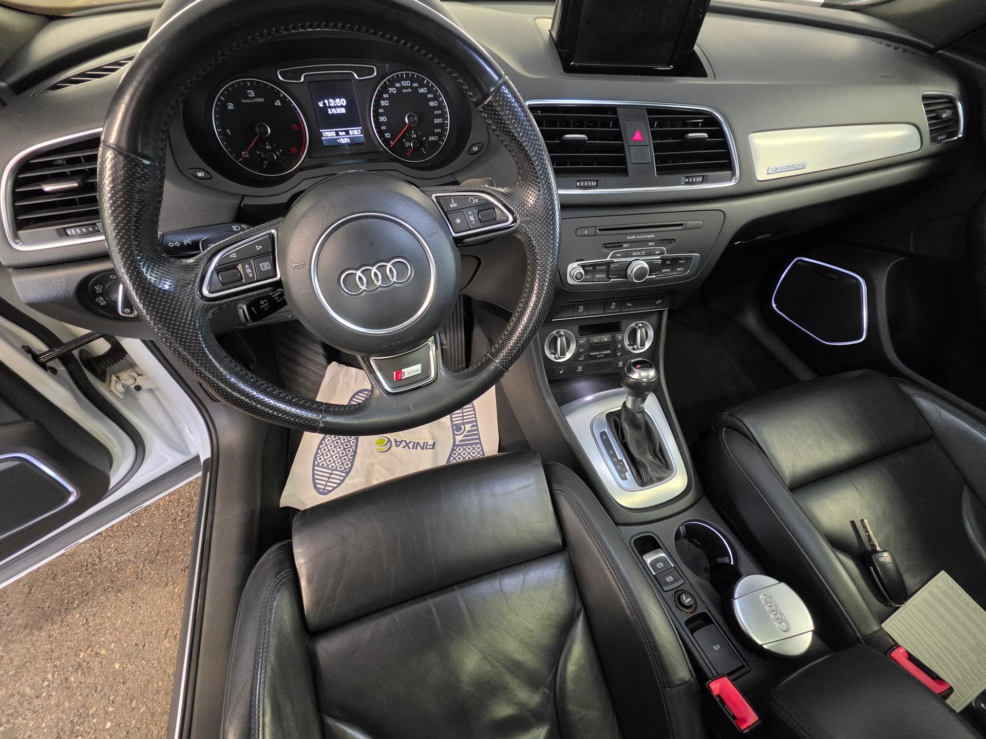 AUDI Q3 2.0 TDI quattro S-tronic-image-10