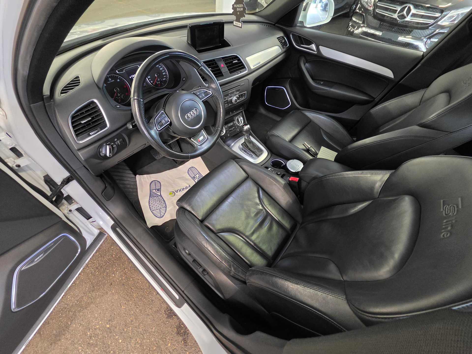 AUDI Q3 2.0 TDI quattro S-tronic-image-9