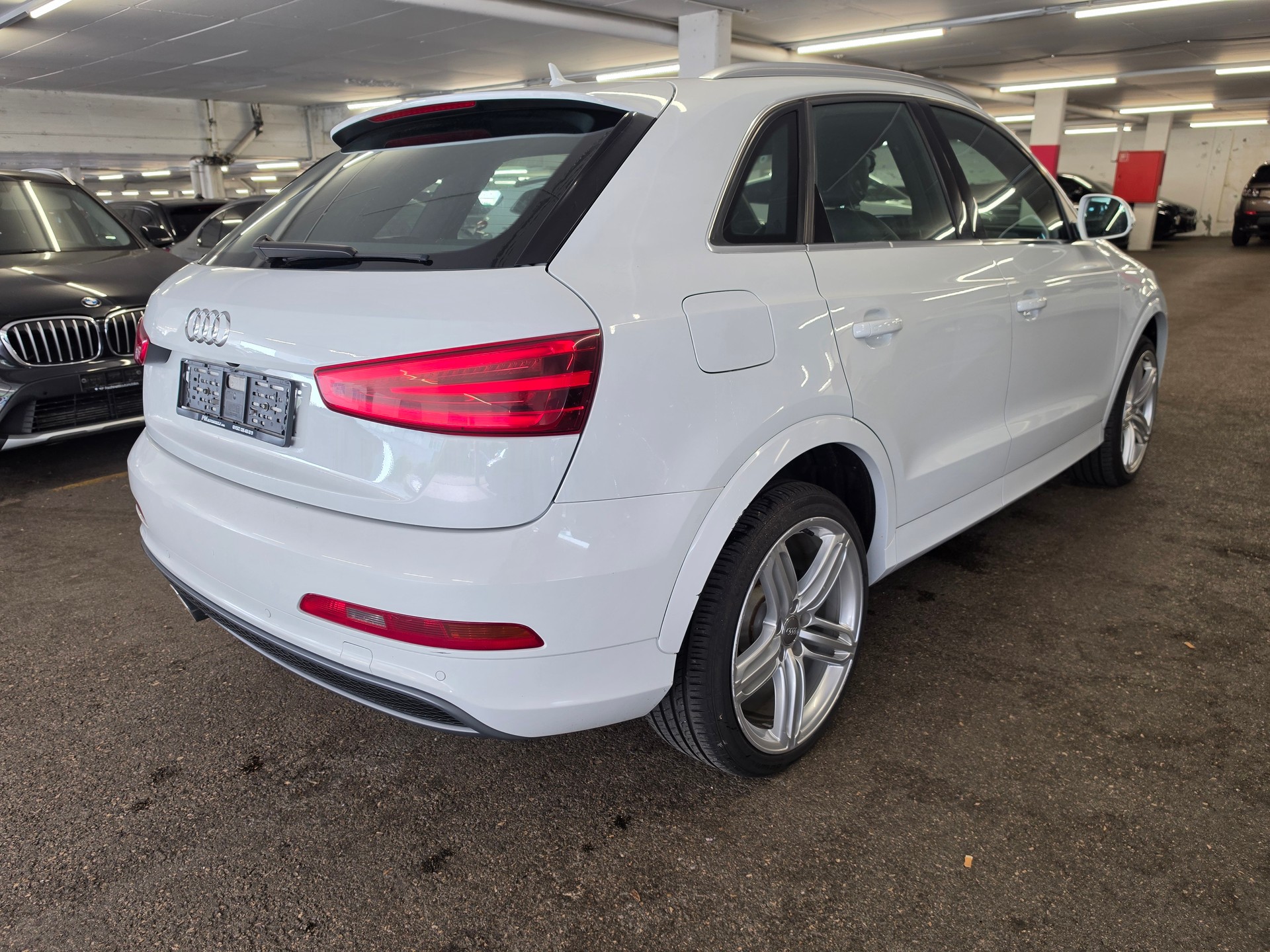 AUDI Q3 2.0 TDI quattro S-tronic-image-2
