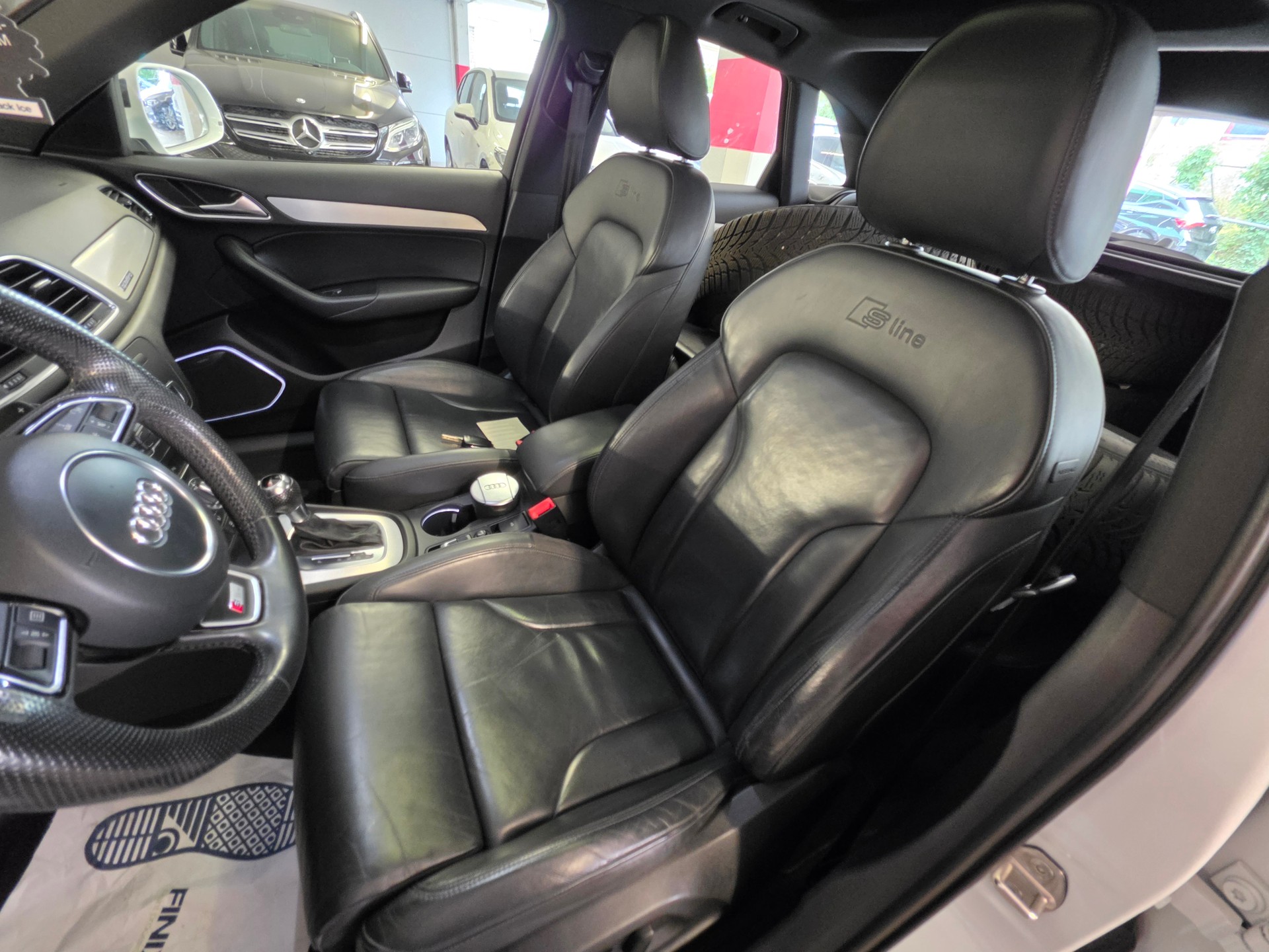 AUDI Q3 2.0 TDI quattro S-tronic-image-12