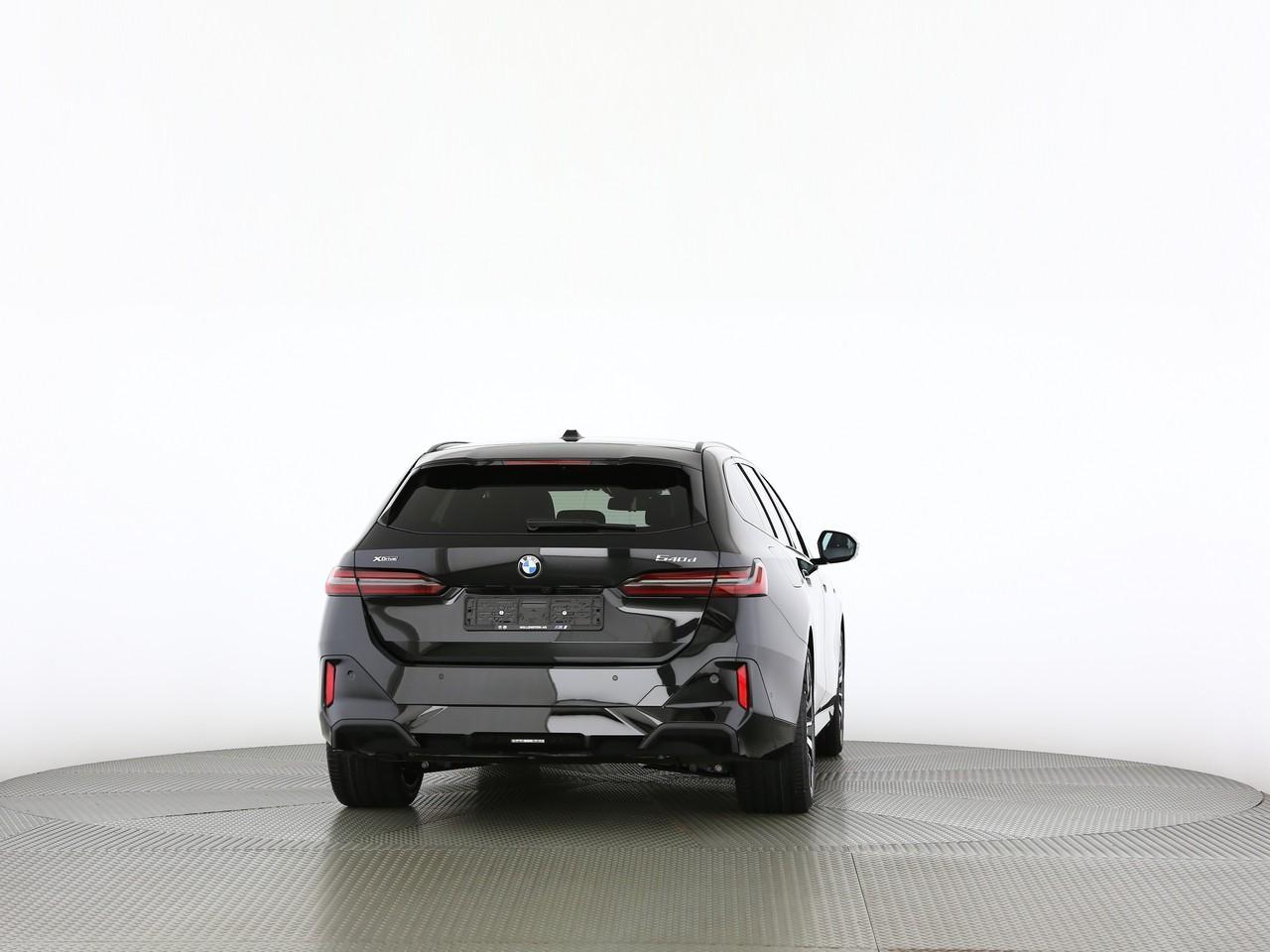 BMW 540d xDrive Touring-image-12