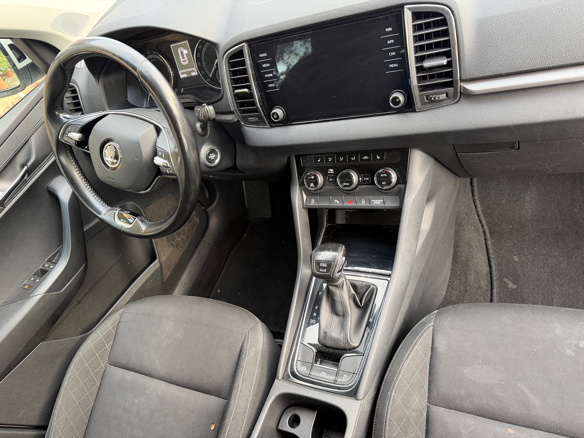 SKODA Karoq 2.0 TDI CR Ambition 4x4 DSG-image-8
