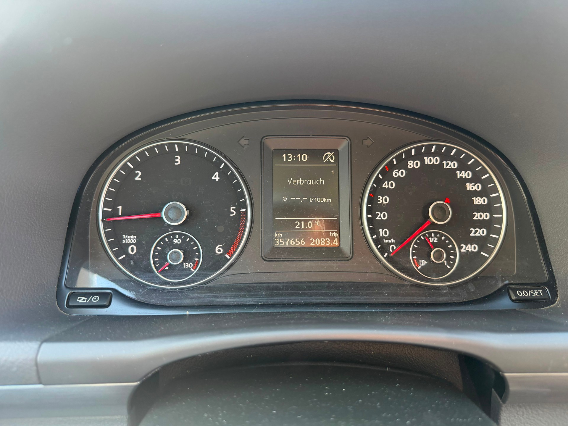VW Touran 2.0 TDI BlueMotion Technology Design DSG-image-9
