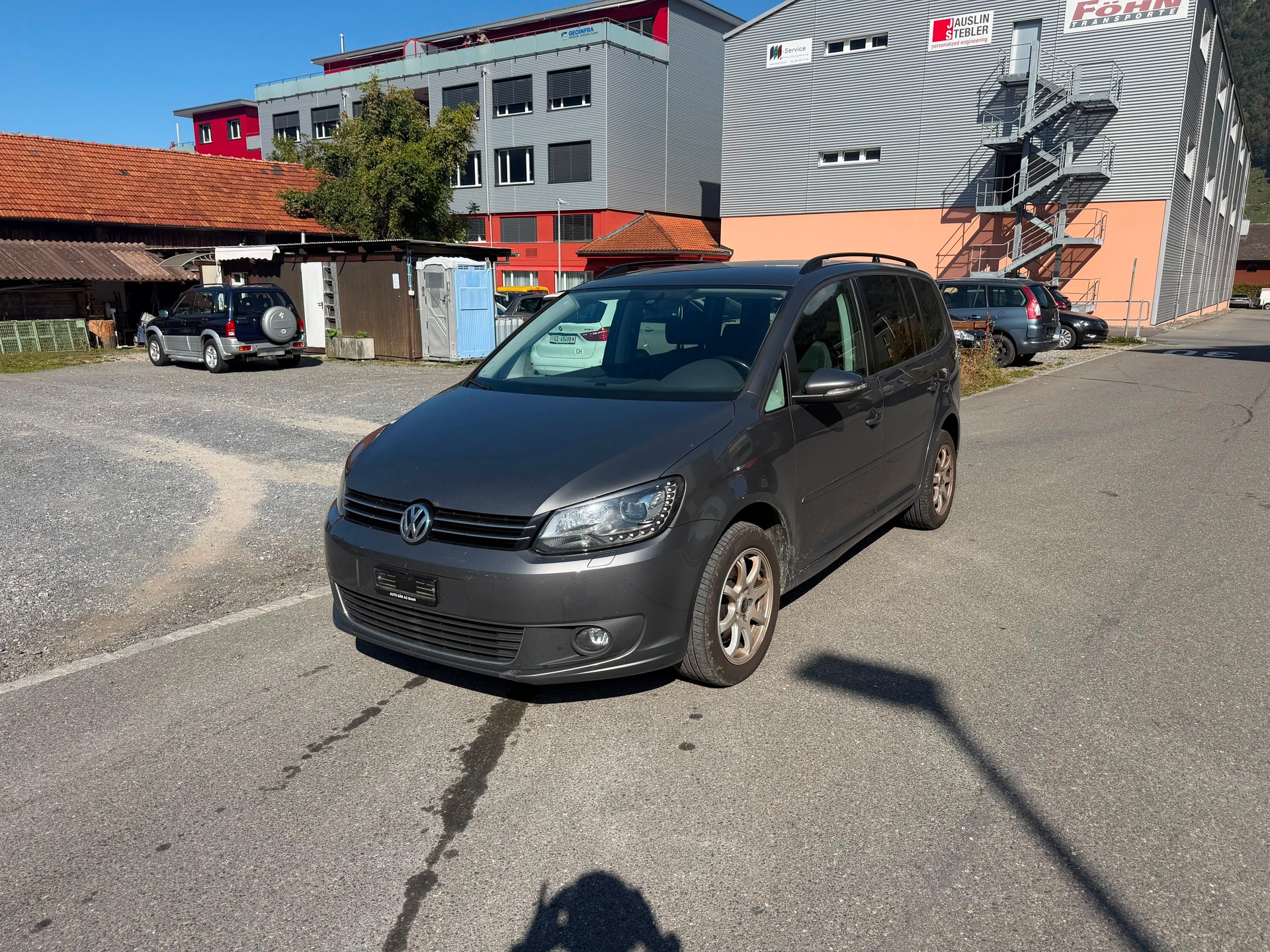 VW Touran 2.0 TDI BlueMotion Technology Design DSG-image-1