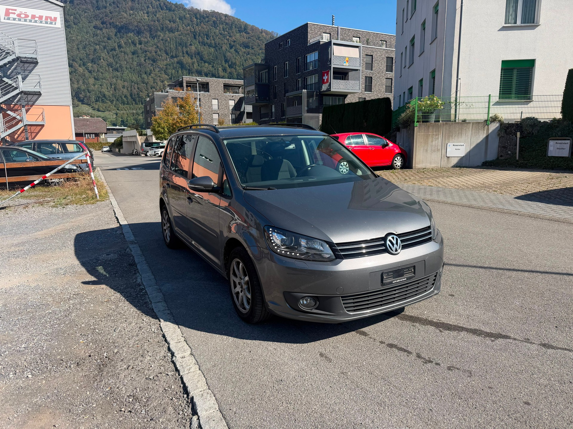 VW Touran 2.0 TDI BlueMotion Technology Design DSG-image-0