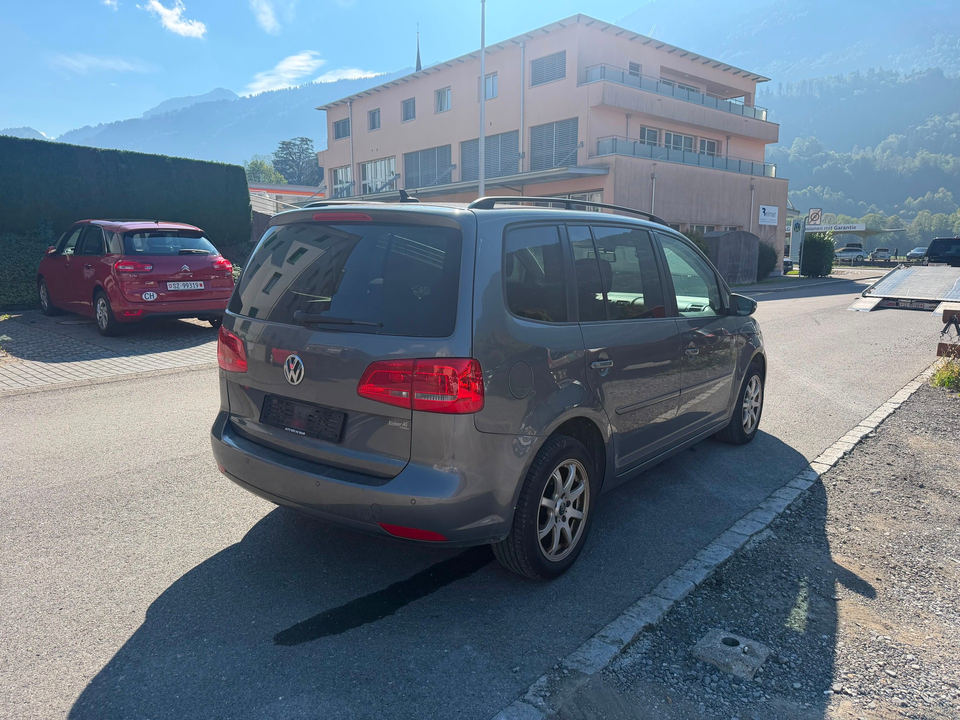 VW Touran 2.0 TDI BlueMotion Technology Design DSG-image-3