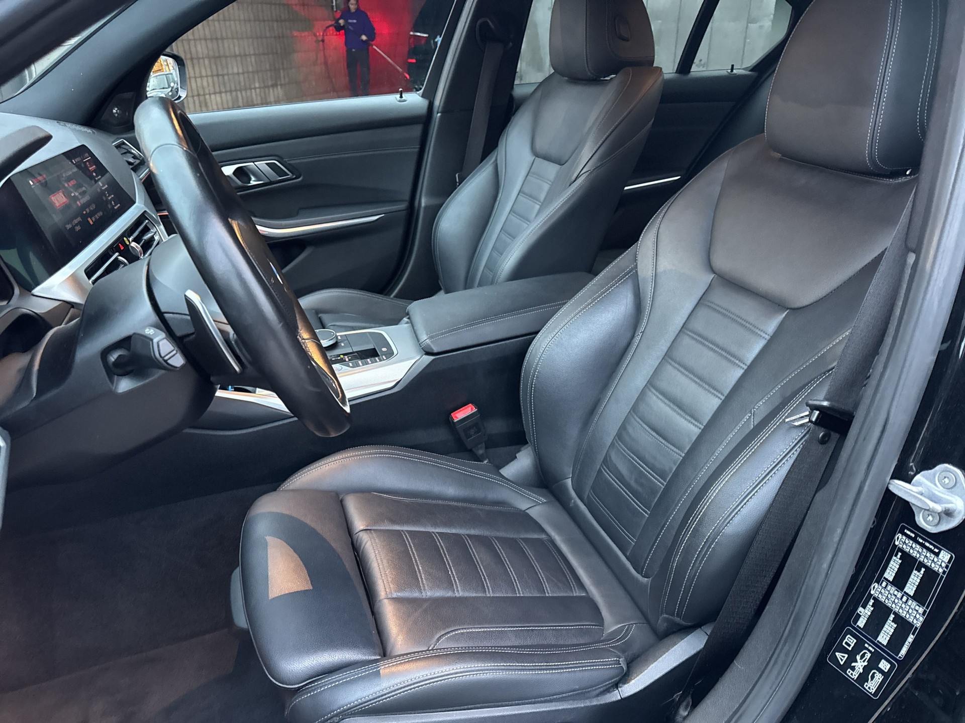 BMW 320d xDrive 48V Pure M Sport Steptronic-image-9
