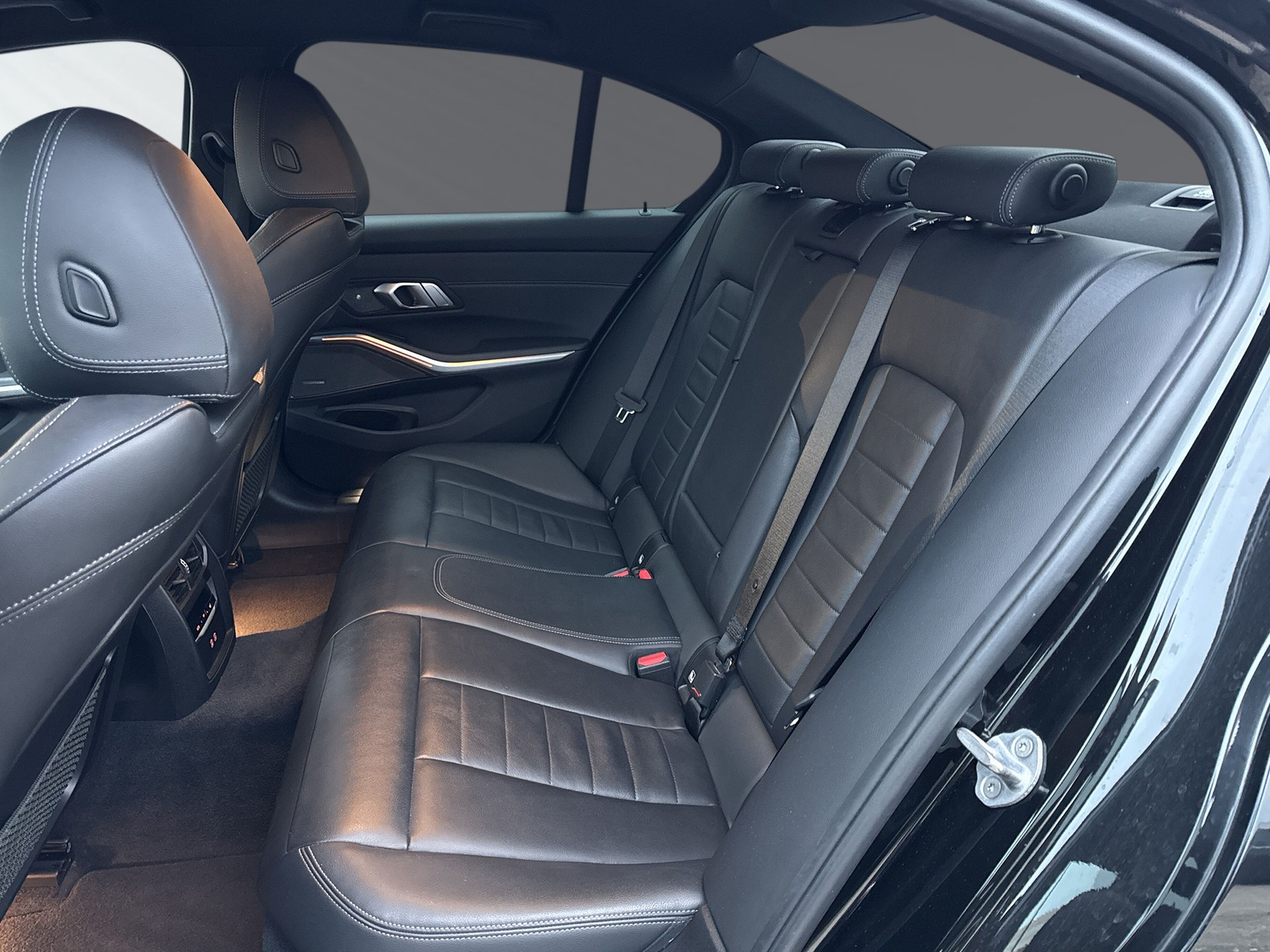 BMW 320d xDrive 48V Pure M Sport Steptronic-image-6