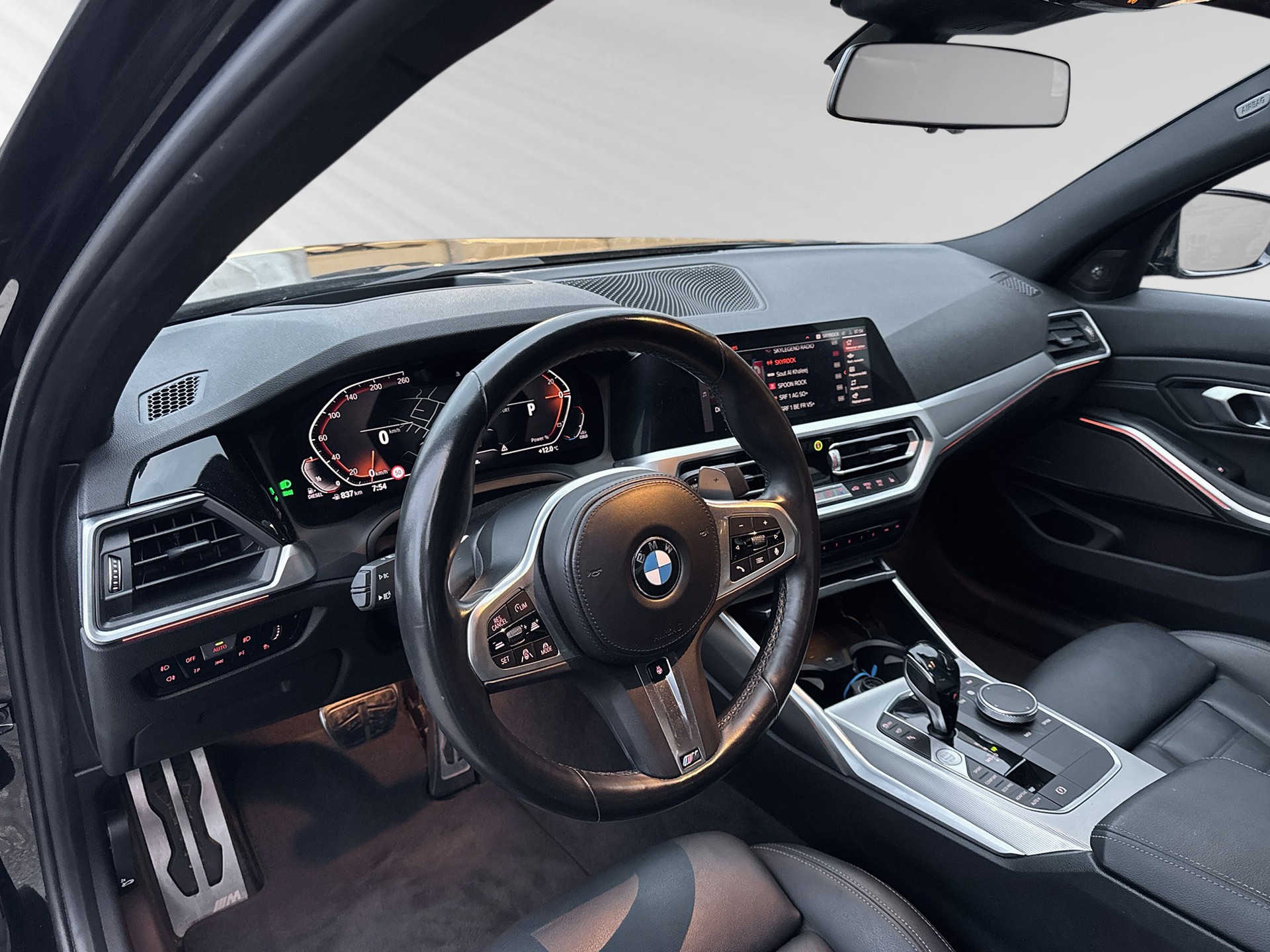 BMW 320d xDrive 48V Pure M Sport Steptronic-image-3