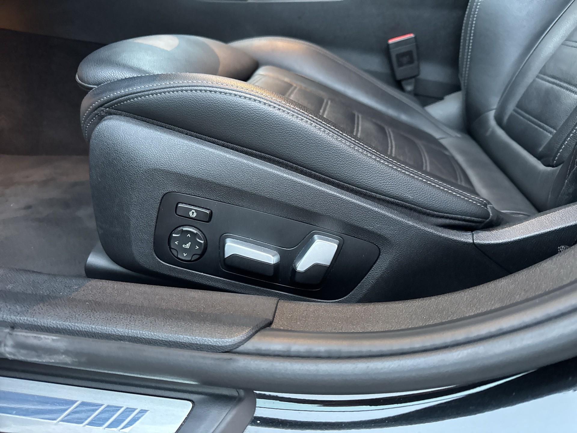 BMW 320d xDrive 48V Pure M Sport Steptronic-image-18